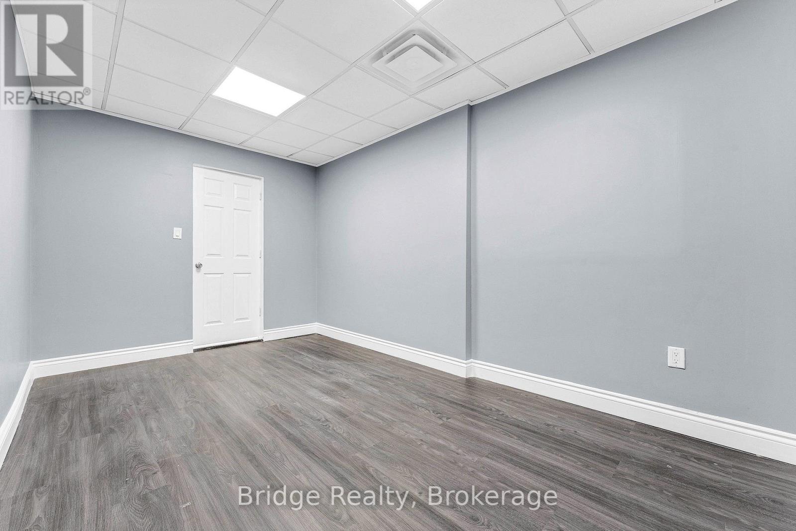 290 Dundas Street, Woodstock (Woodstock - North), Ontario  N4S 1B2 - Photo 16 - X12674420