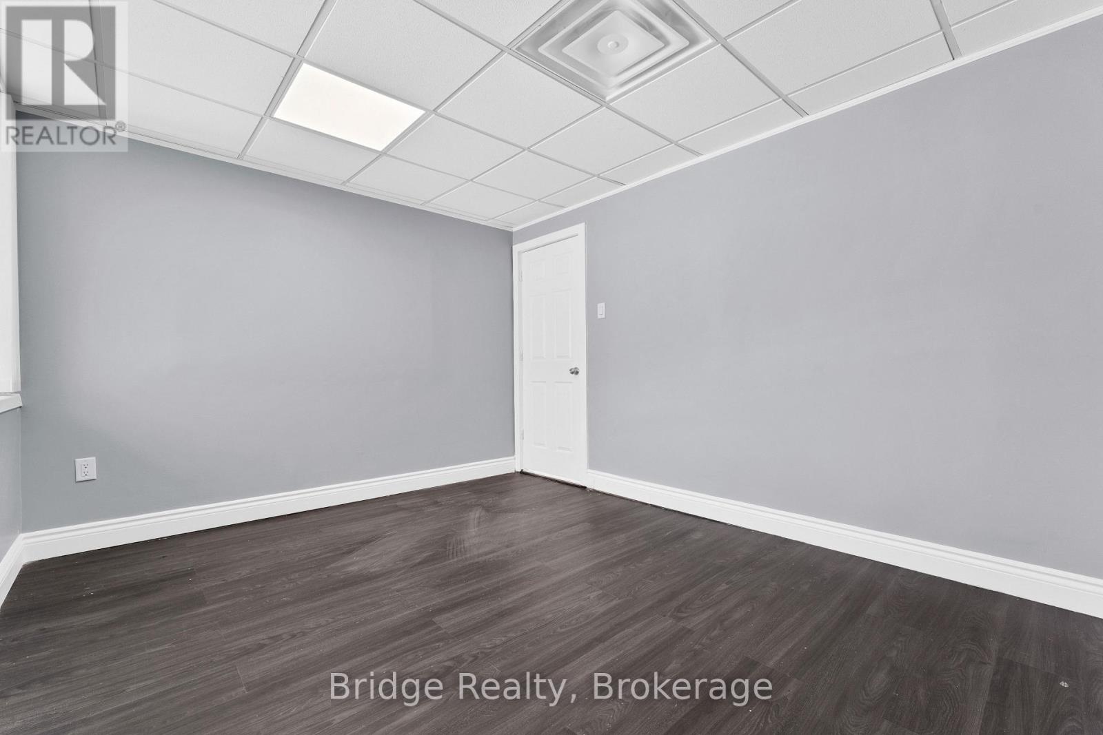 290 Dundas Street, Woodstock (Woodstock - North), Ontario  N4S 1B2 - Photo 20 - X12674420