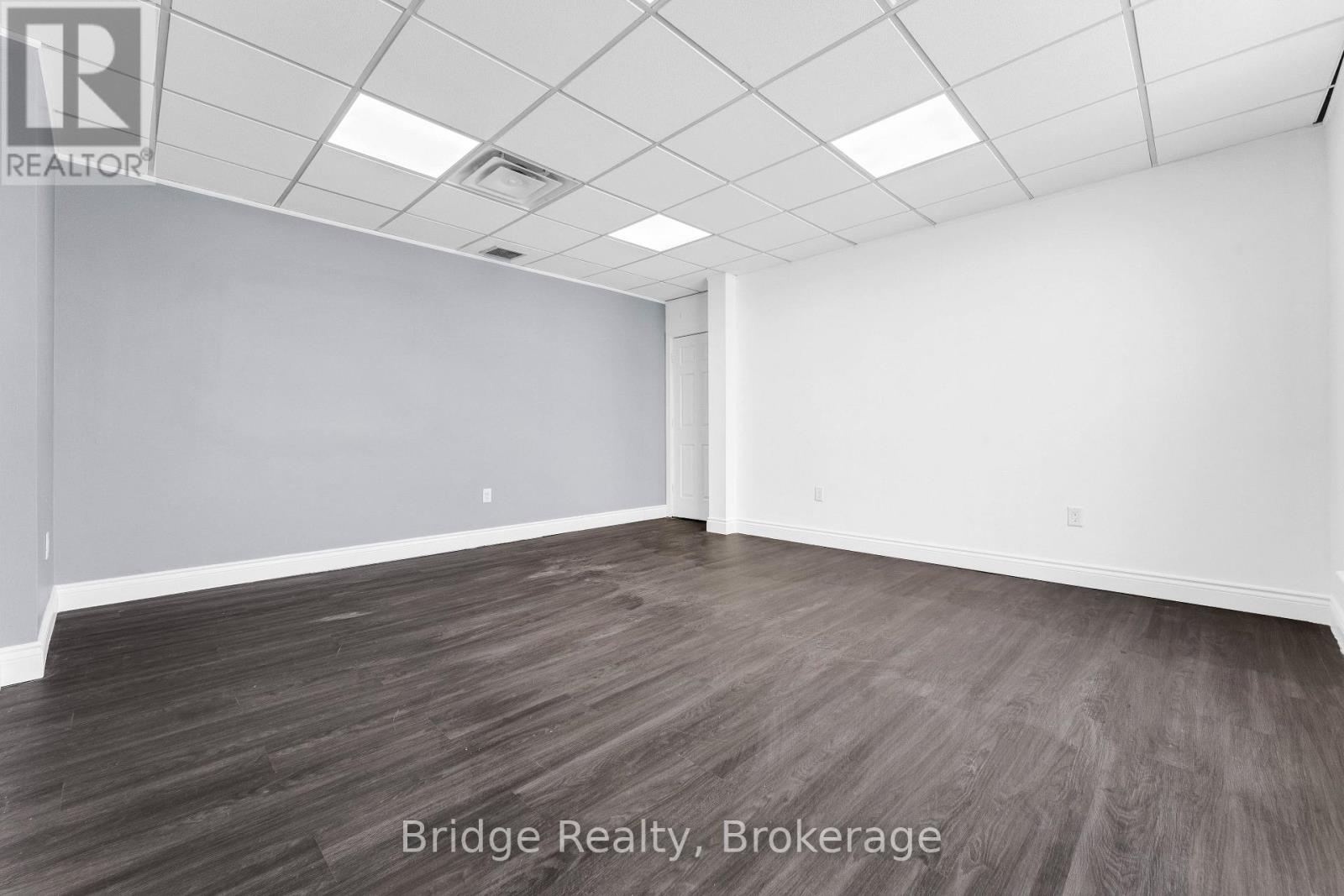 290 Dundas Street, Woodstock (Woodstock - North), Ontario  N4S 1B2 - Photo 7 - X12674420