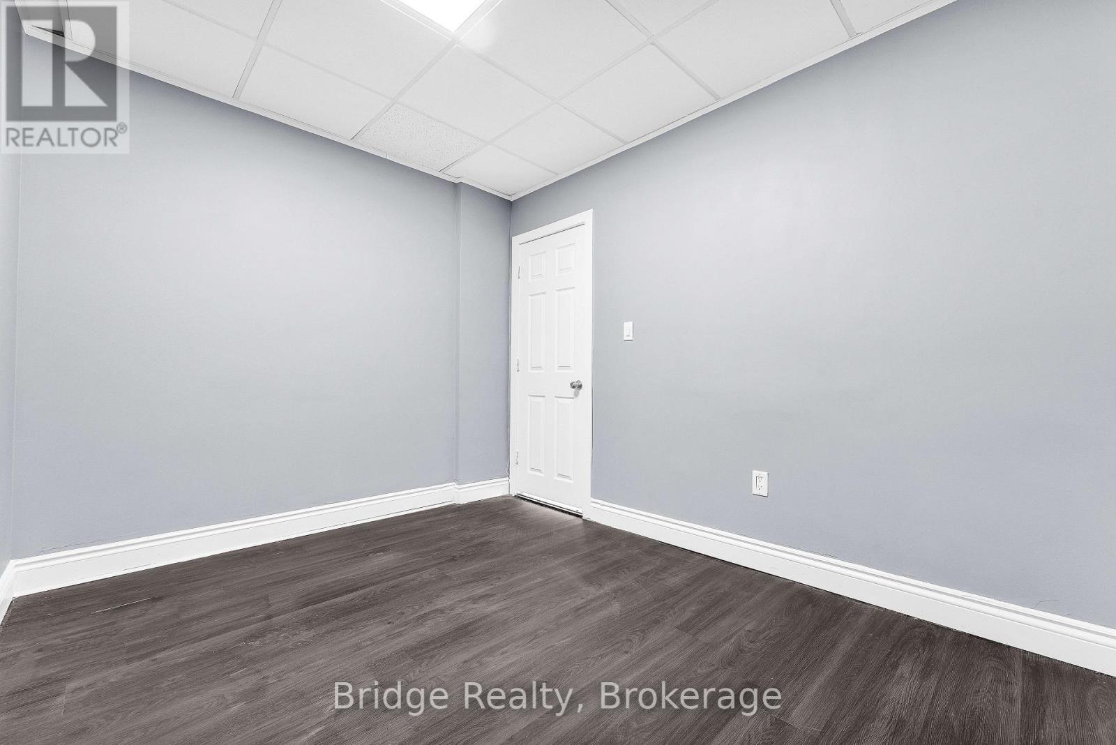 290 Dundas Street, Woodstock (Woodstock - North), Ontario  N4S 1B2 - Photo 9 - X12674420