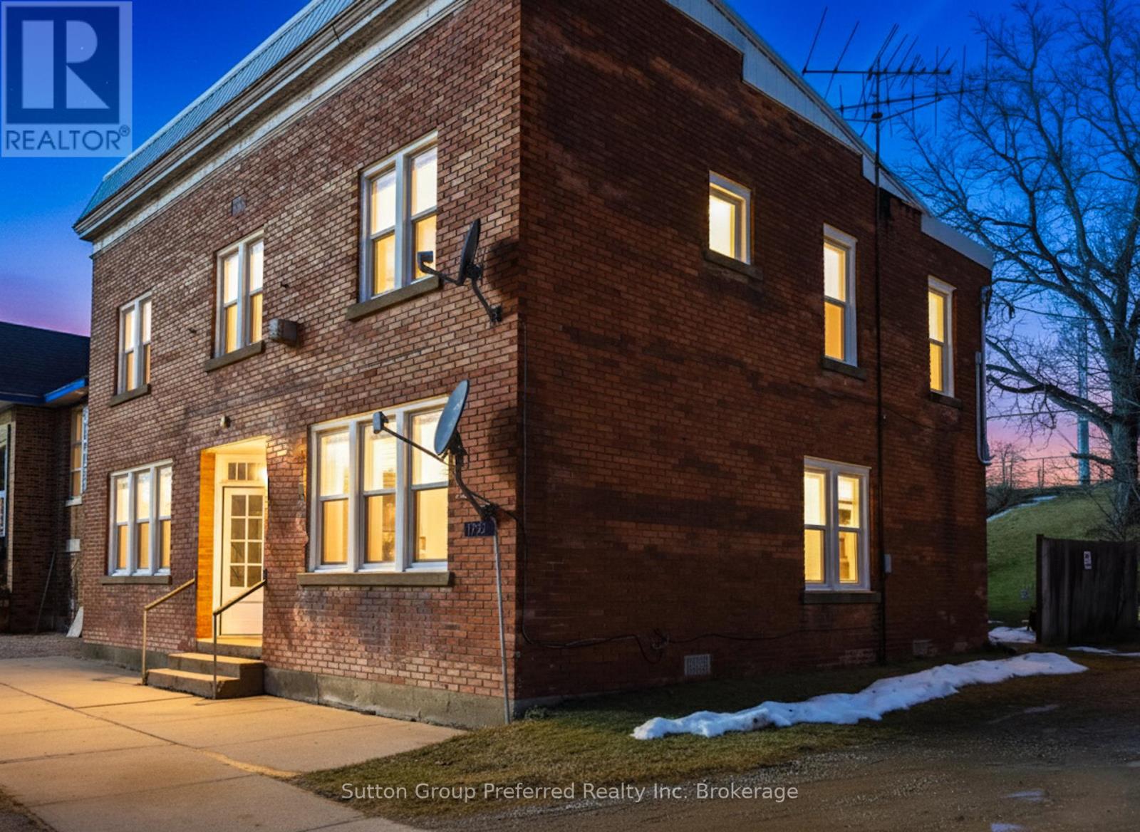 1792 Longwoods Road, Southwest Middlesex (Wardsville), Ontario  N0L 2N9 - Photo 2 - X12680444