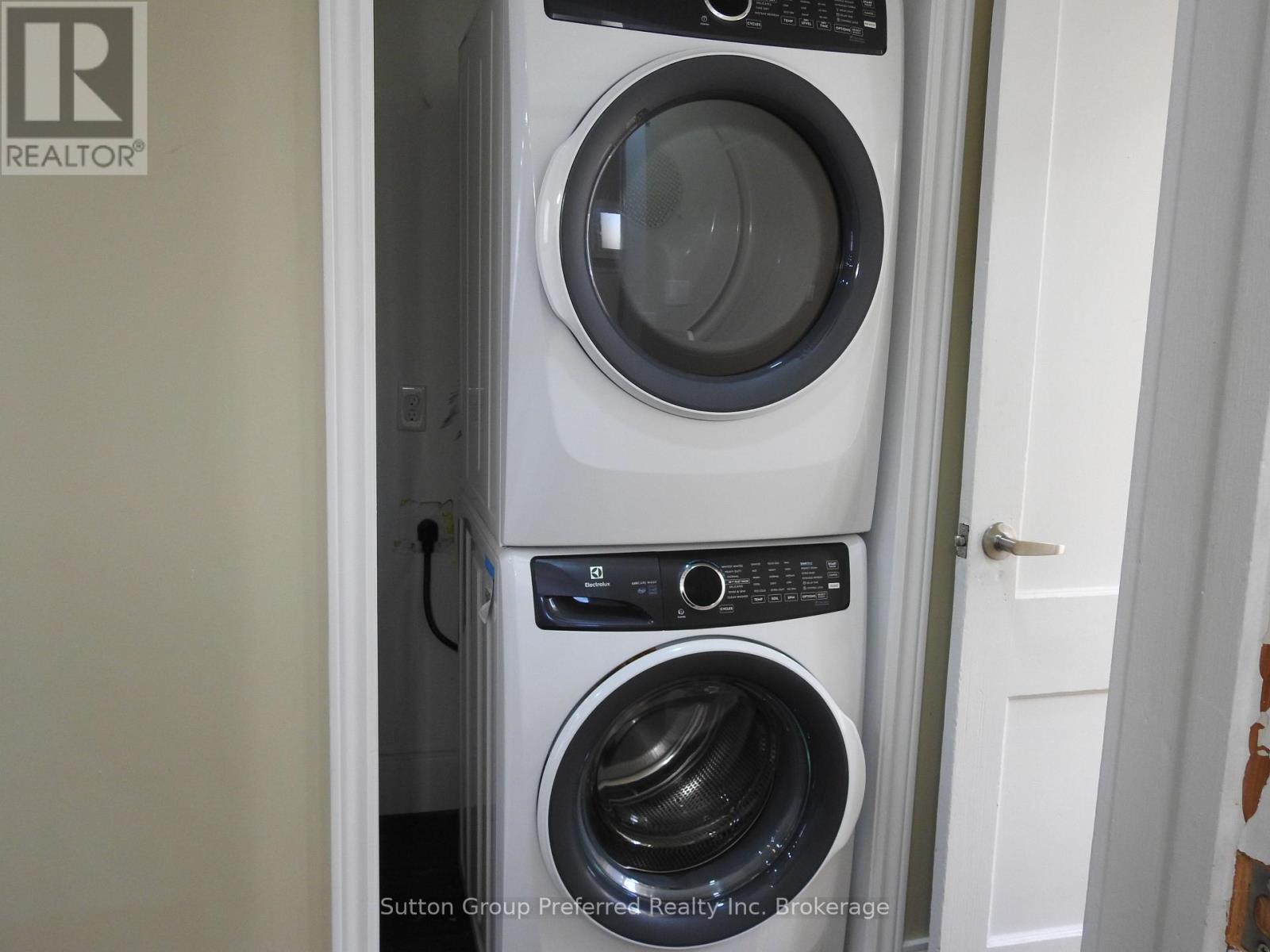 1792 Longwoods Road, Southwest Middlesex (Wardsville), Ontario  N0L 2N9 - Photo 24 - X12680444