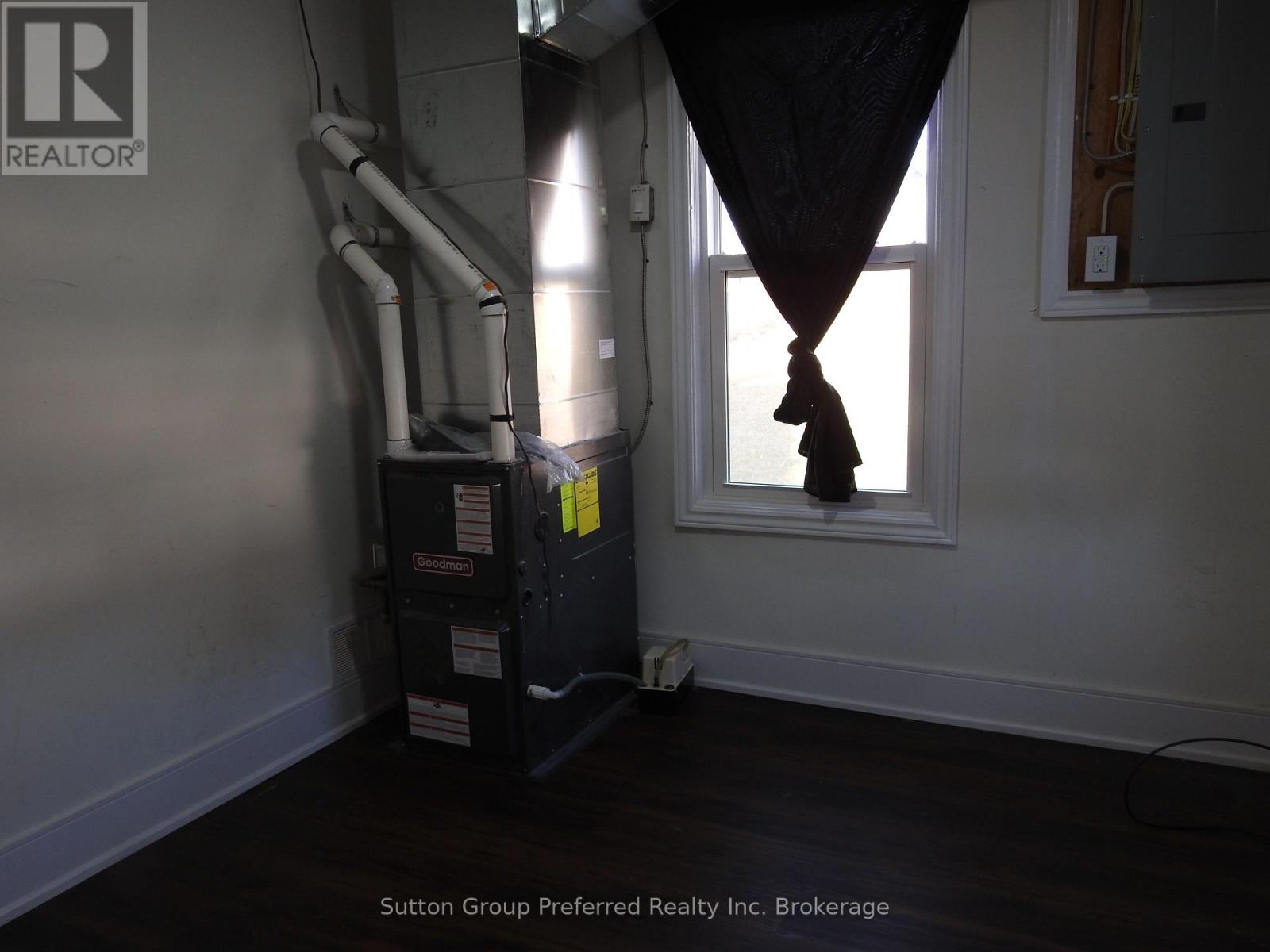 1792 Longwoods Road, Southwest Middlesex (Wardsville), Ontario  N0L 2N9 - Photo 32 - X12680444