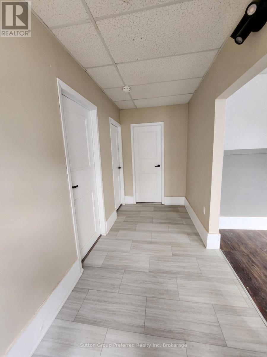 1792 Longwoods Road, Southwest Middlesex (Wardsville), Ontario  N0L 2N9 - Photo 4 - X12680444