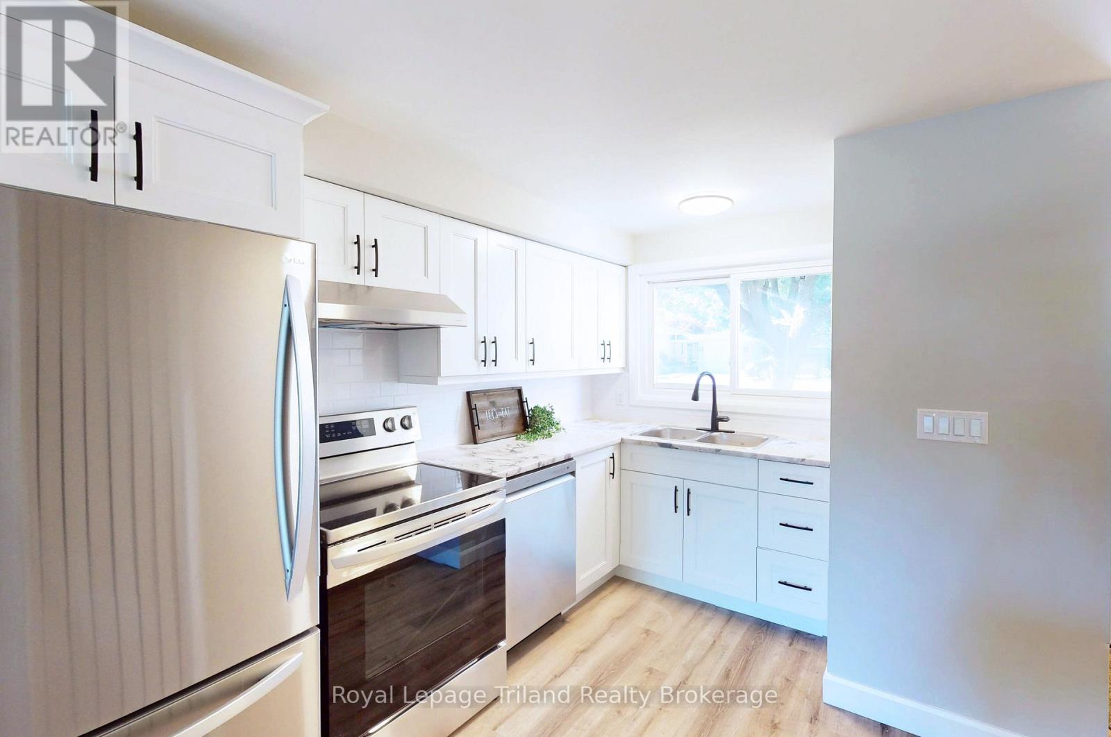 648 Brant Street, Woodstock (Woodstock - North), Ontario  N4S 5J8 - Photo 3 - X12682540