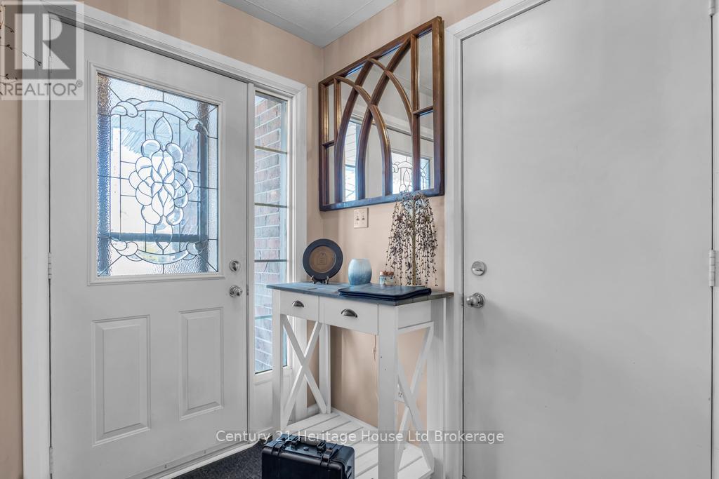 47 Beckett Boulevard, Tillsonburg, Ontario  N4G 5N3 - Photo 3 - X12686974