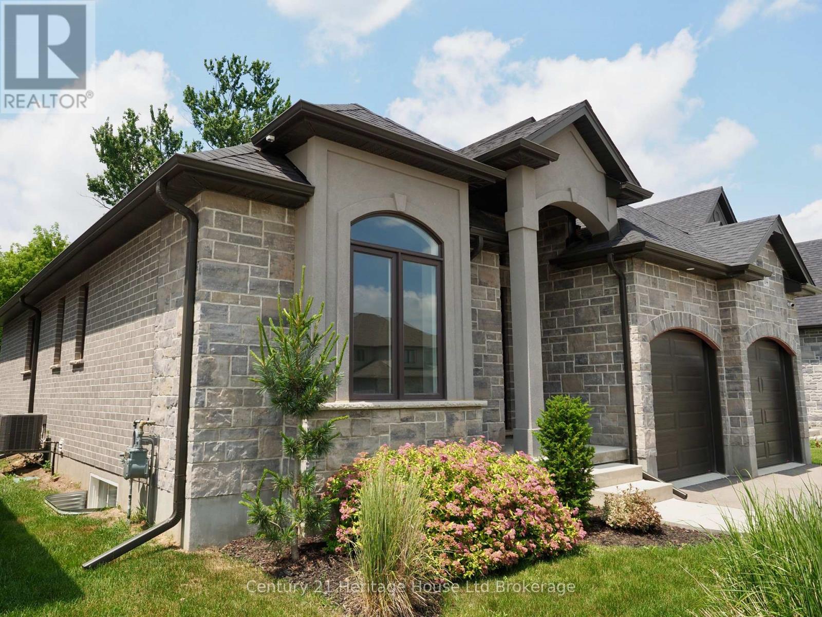 114 Beech Boulevard, Tillsonburg, Ontario  N4G 5S1 - Photo 2 - X12690836