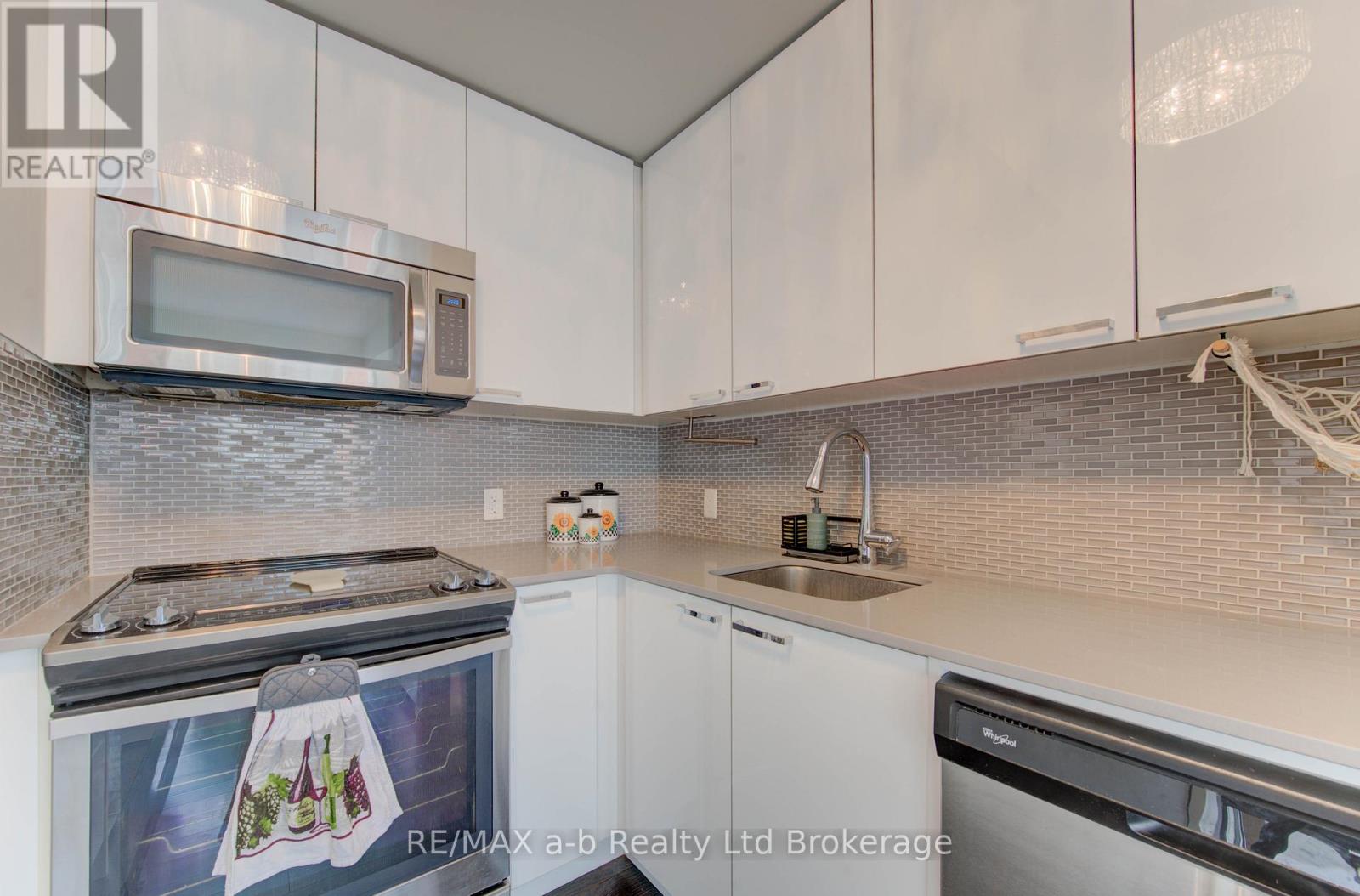 415 - 155 St Leger Street, Kitchener, Ontario  N2H 0B9 - Photo 11 - X12692736