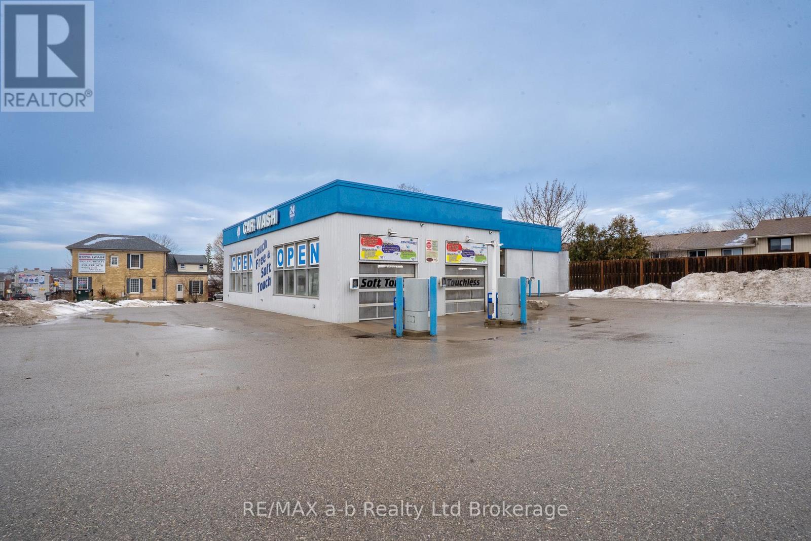 771 Dundas Street, Woodstock (Woodstock - North), Ontario  N4S 1G1 - Photo 2 - X12692822