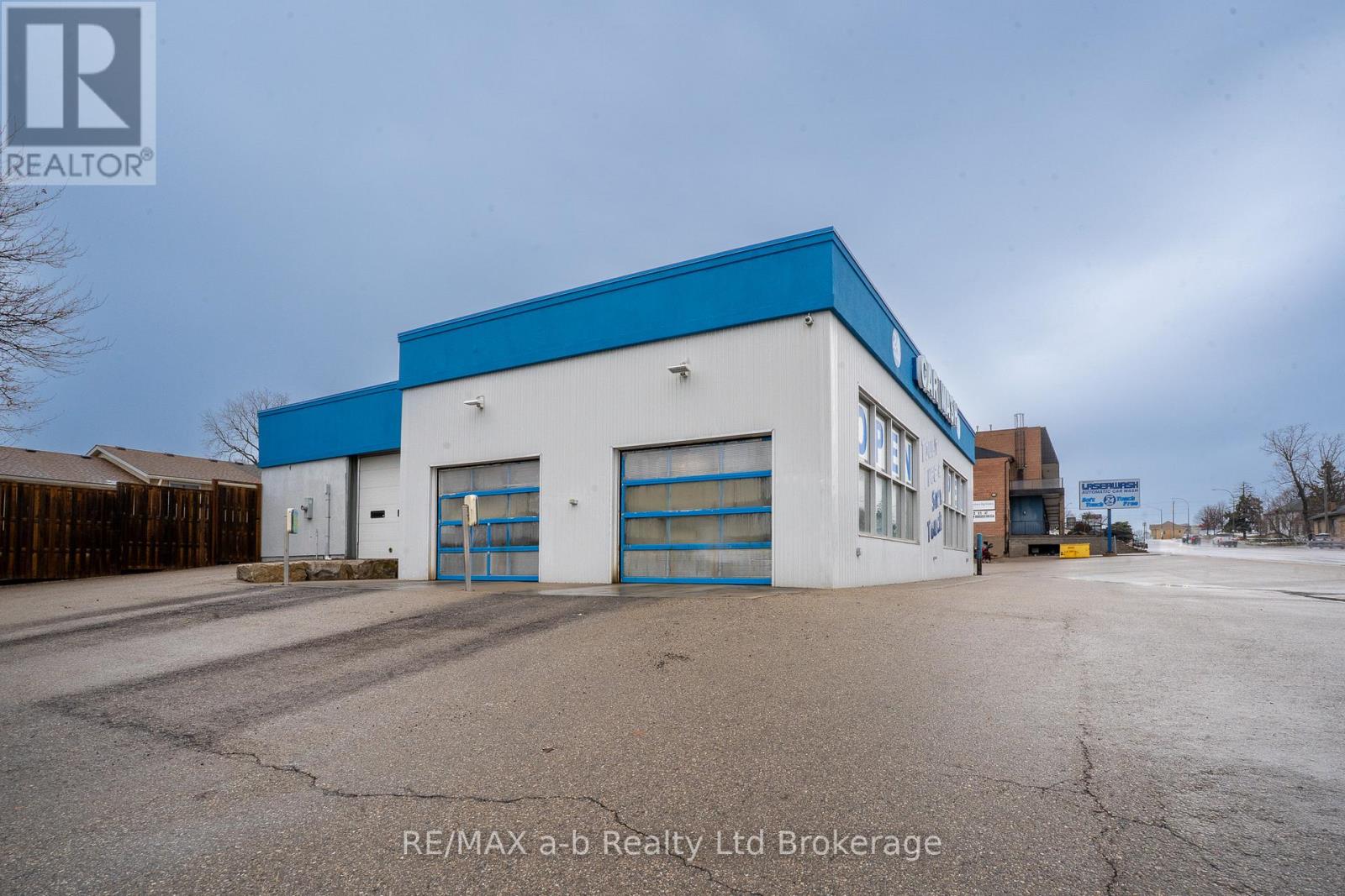 771 Dundas Street, Woodstock (Woodstock - North), Ontario  N4S 1G1 - Photo 3 - X12692822