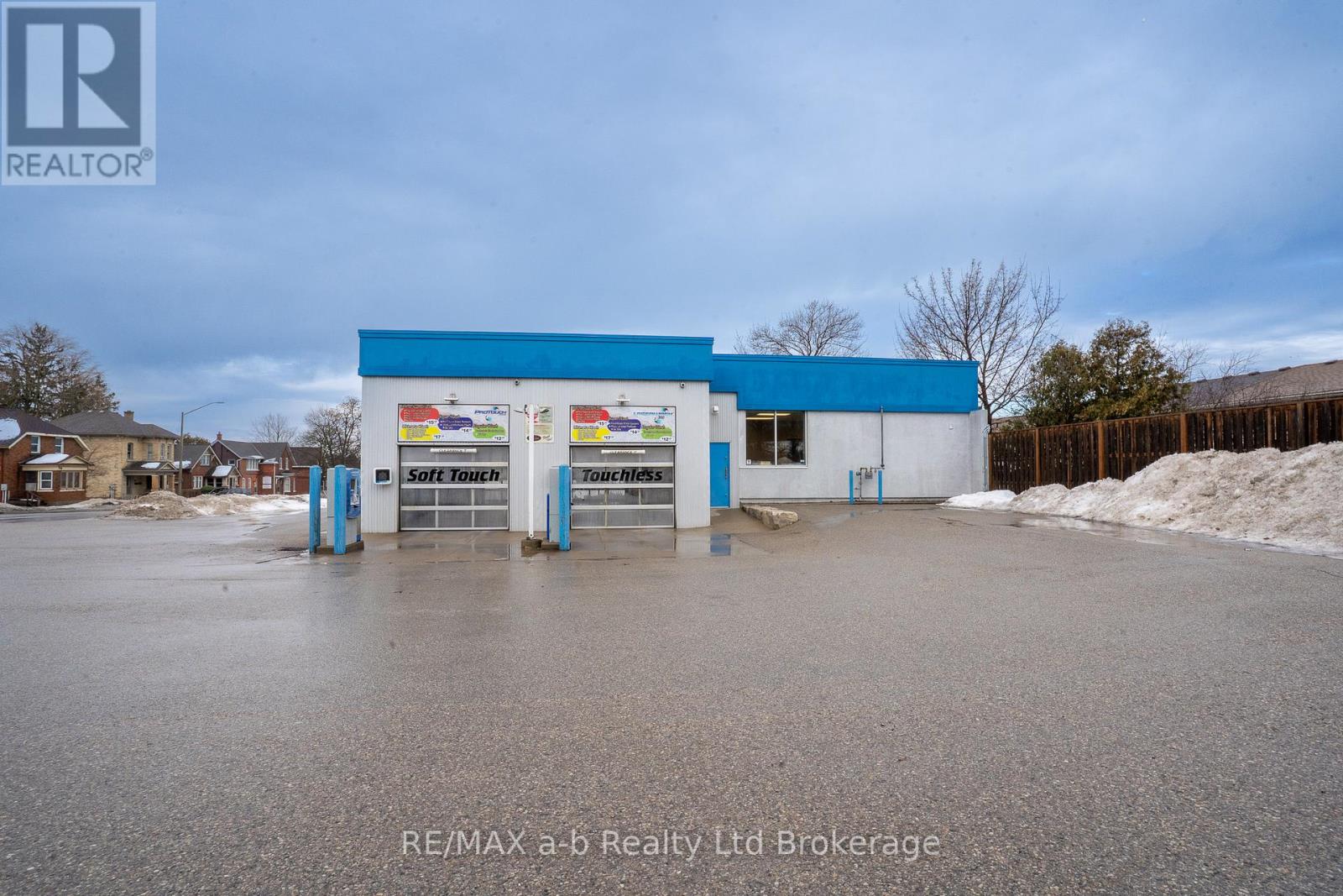 771 Dundas Street, Woodstock (Woodstock - North), Ontario  N4S 1G1 - Photo 4 - X12692822