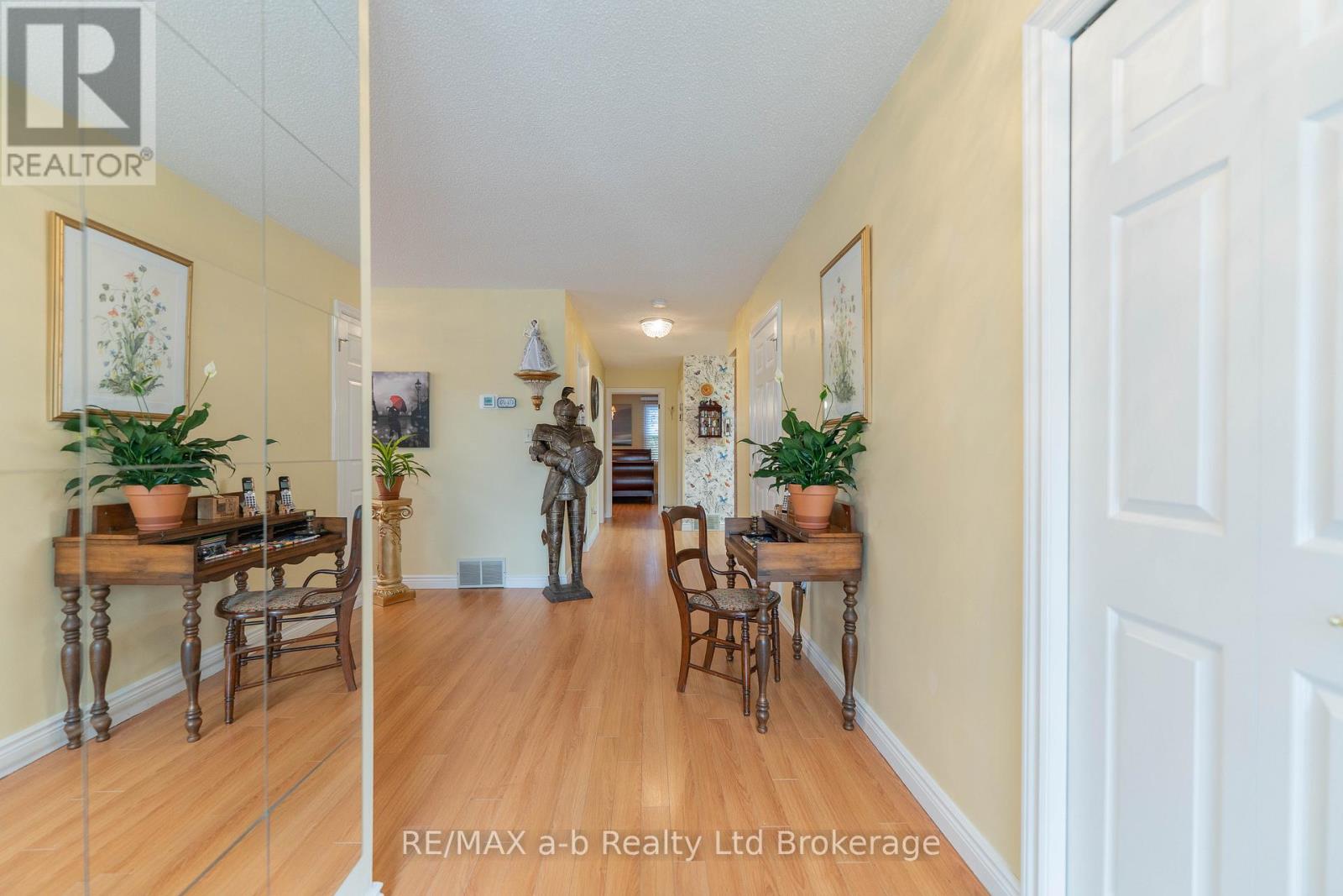 53 Hawkins Crescent, Tillsonburg, Ontario  N4G 5K6 - Photo 5 - X12692898