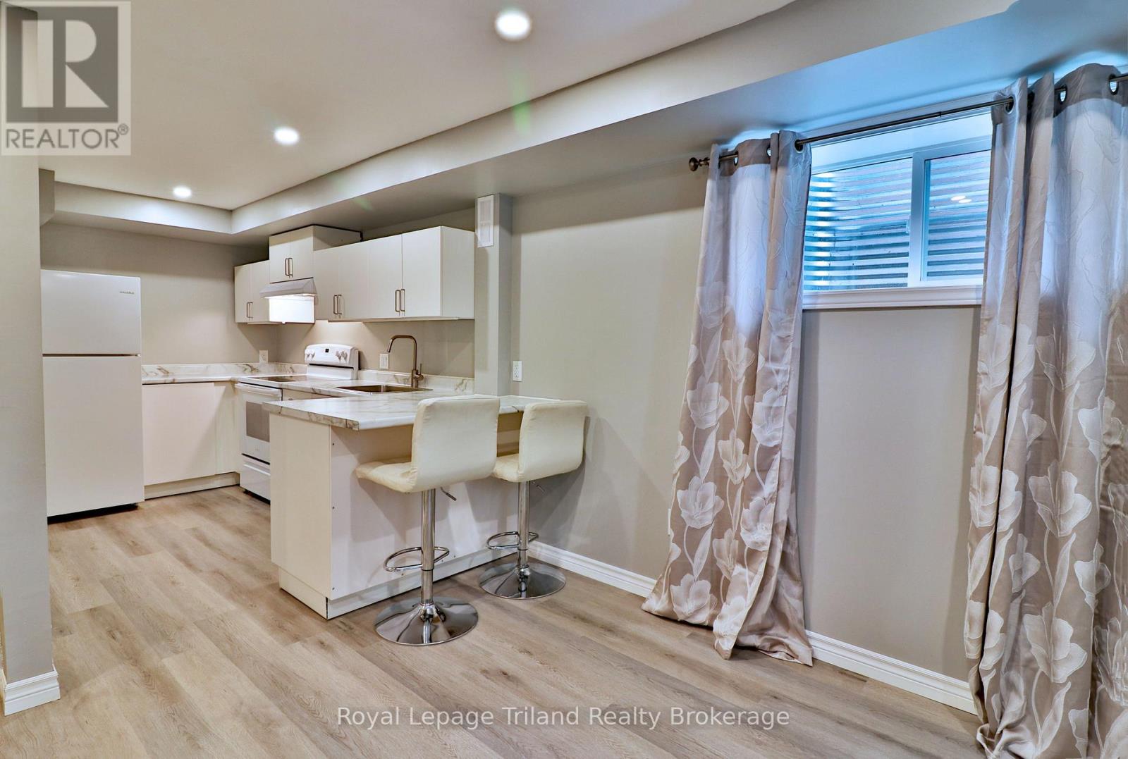 C - 93 Winniett Street, Woodstock (Woodstock - North), Ontario  N4S 5Z6 - Photo 2 - X12694226