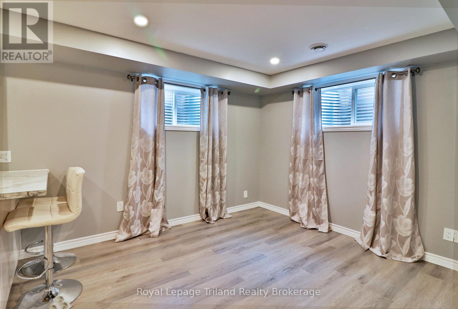 C - 93 Winniett Street, Woodstock (Woodstock - North), Ontario  N4S 5Z6 - Photo 4 - X12694226