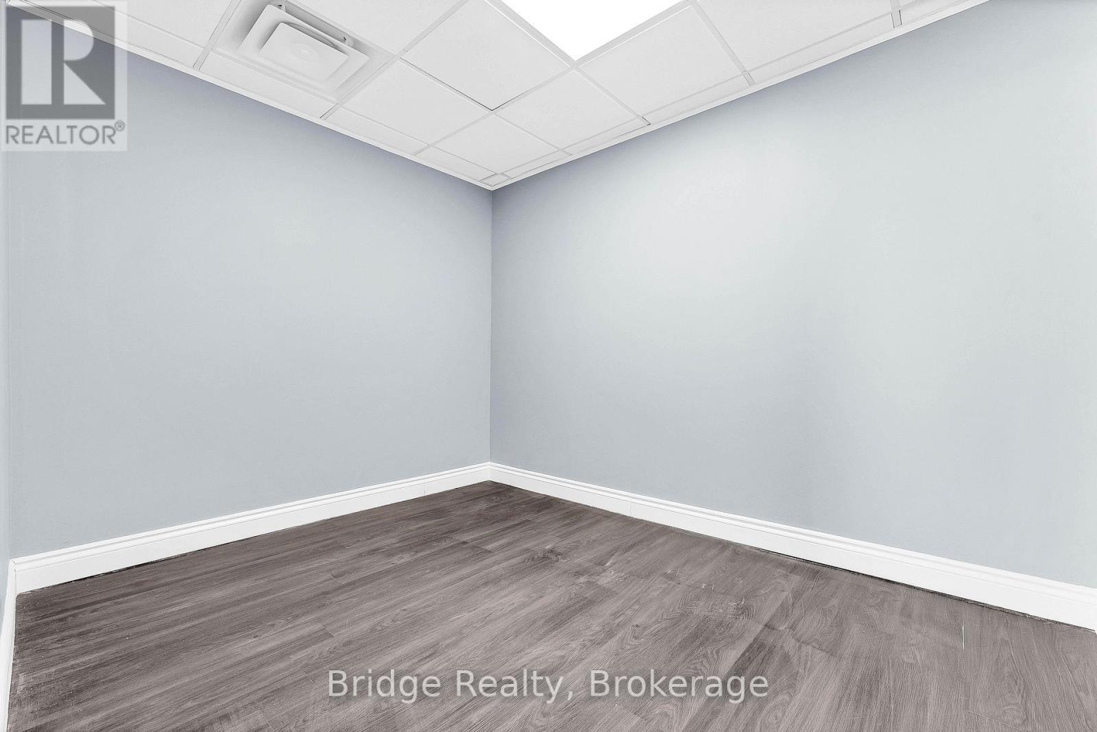 290 Dundas Street, Woodstock (Woodstock - North), Ontario  N4S 1B2 - Photo 10 - X12701568