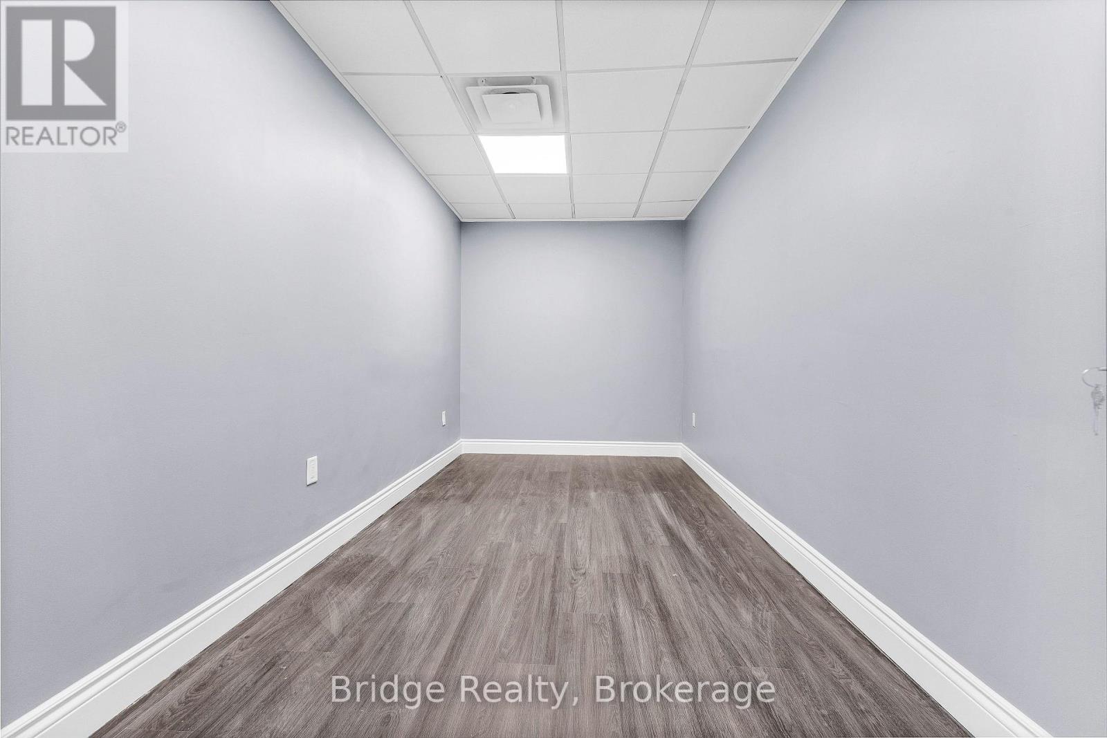 290 Dundas Street, Woodstock (Woodstock - North), Ontario  N4S 1B2 - Photo 15 - X12701568