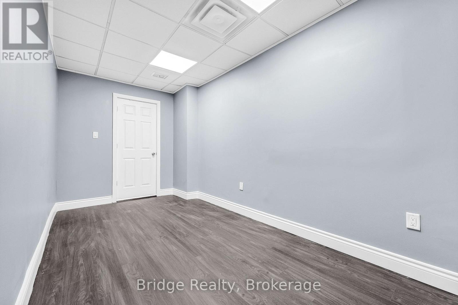 290 Dundas Street, Woodstock (Woodstock - North), Ontario  N4S 1B2 - Photo 16 - X12701568