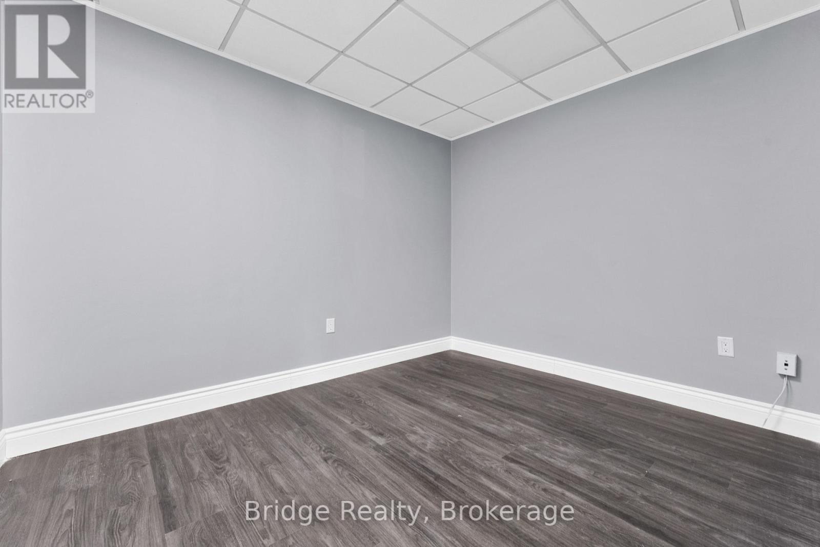 290 Dundas Street, Woodstock (Woodstock - North), Ontario  N4S 1B2 - Photo 23 - X12701568