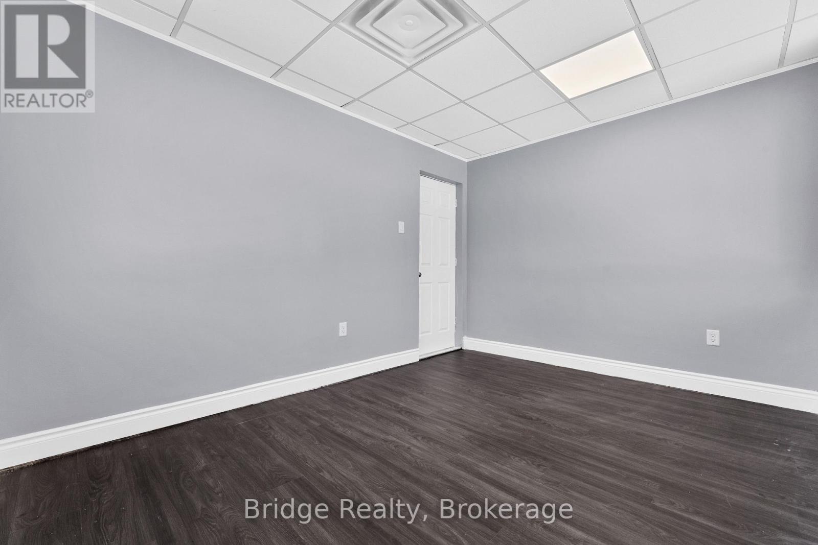 290 Dundas Street, Woodstock (Woodstock - North), Ontario  N4S 1B2 - Photo 28 - X12701568