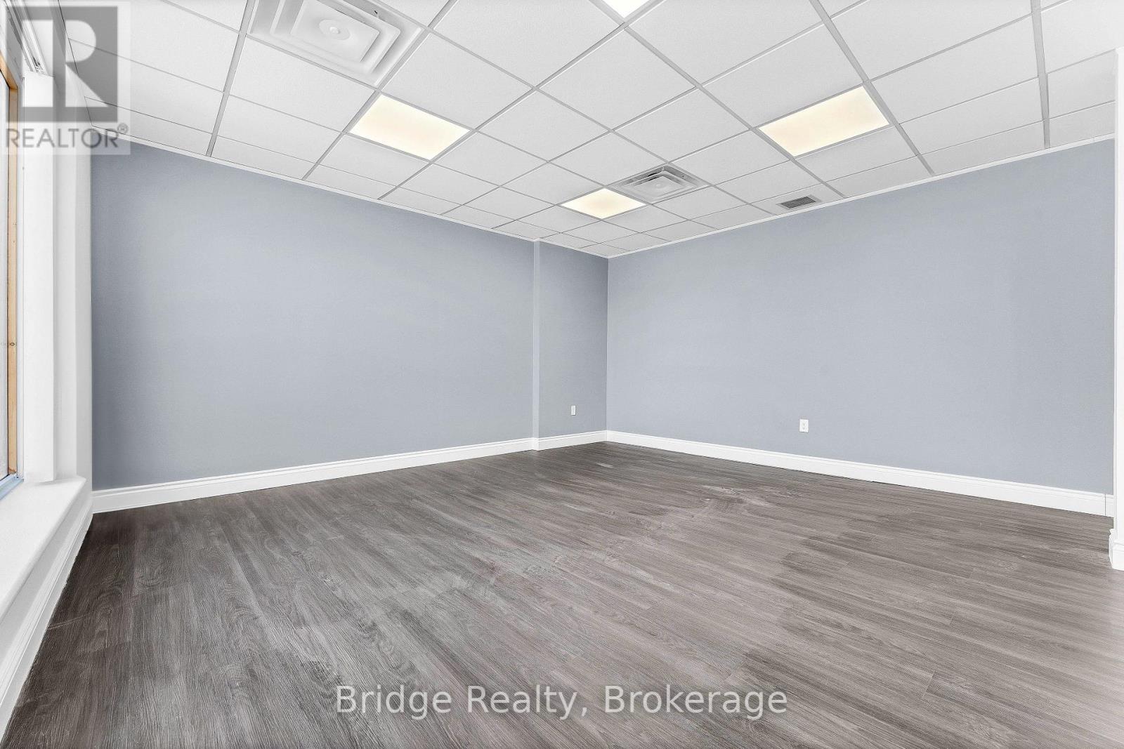 290 Dundas Street, Woodstock (Woodstock - North), Ontario  N4S 1B2 - Photo 8 - X12701568