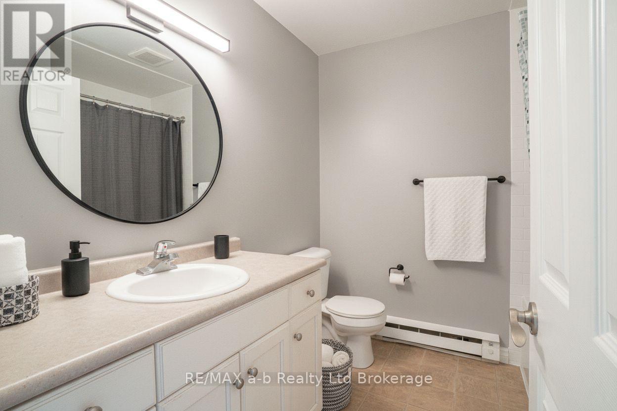 4 - 10 Dufferin Street, Norwich (Norwich Town), Ontario  N0J 1P0 - Photo 11 - X12705076