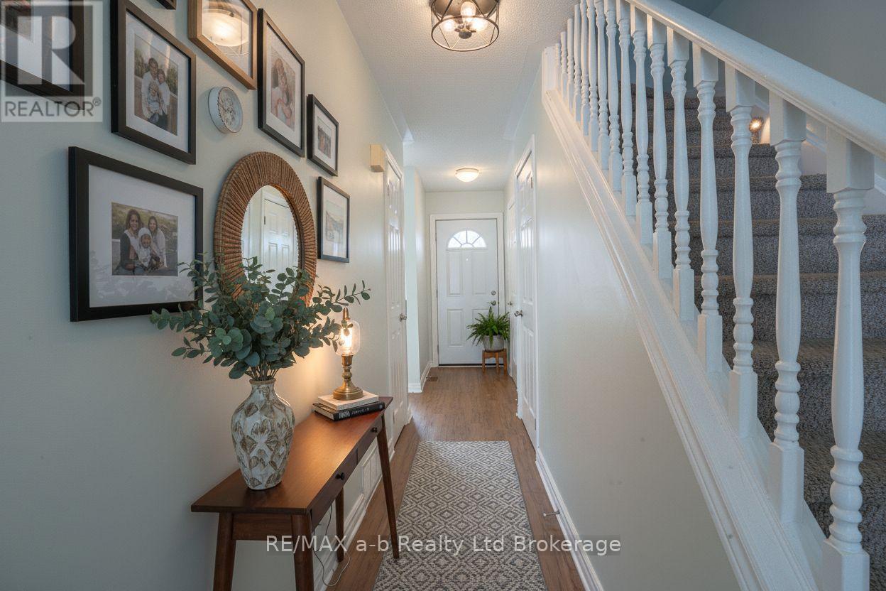 4 - 10 Dufferin Street, Norwich (Norwich Town), Ontario  N0J 1P0 - Photo 3 - X12705076