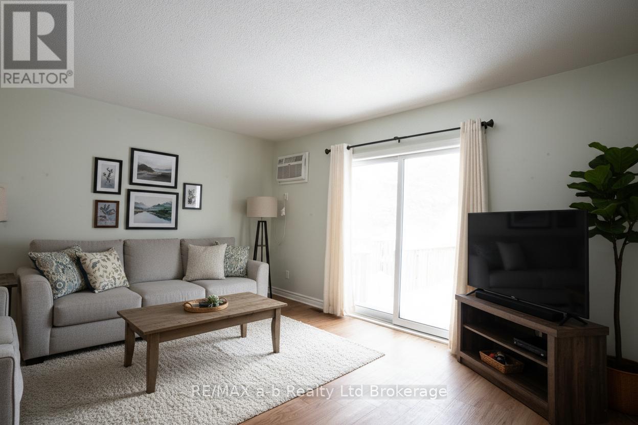 4 - 10 Dufferin Street, Norwich (Norwich Town), Ontario  N0J 1P0 - Photo 6 - X12705076