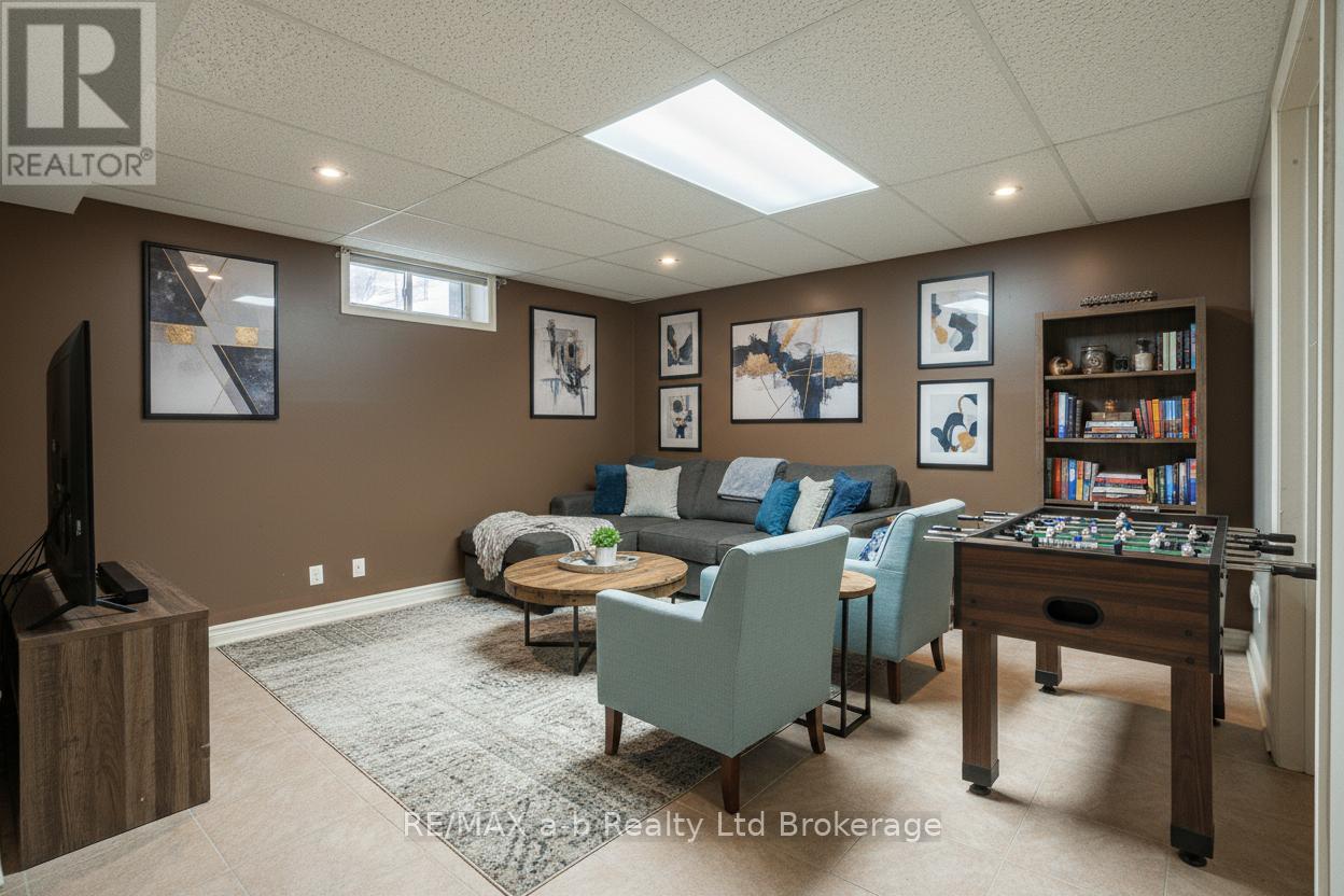 4 - 10 Dufferin Street, Norwich (Norwich Town), Ontario  N0J 1P0 - Photo 7 - X12705076