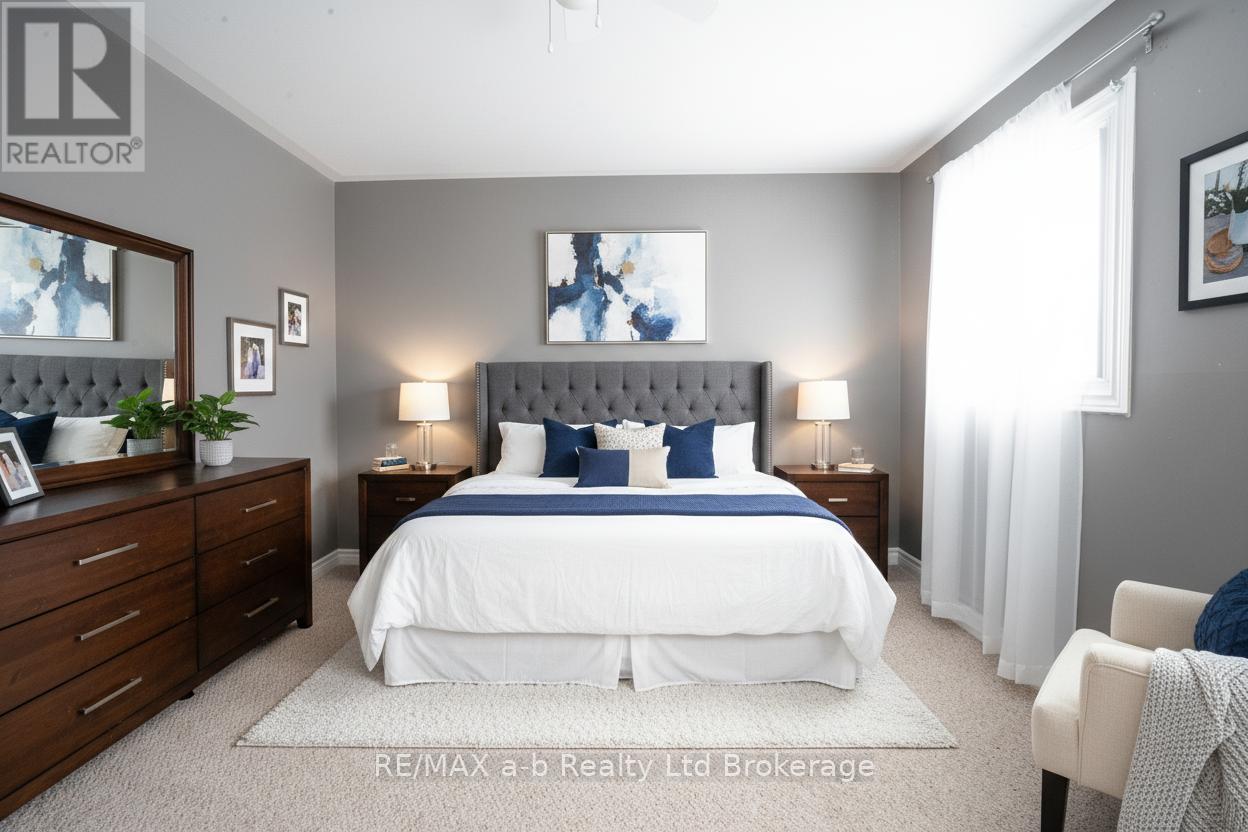 4 - 10 Dufferin Street, Norwich (Norwich Town), Ontario  N0J 1P0 - Photo 8 - X12705076