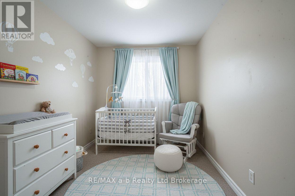 4 - 10 Dufferin Street, Norwich (Norwich Town), Ontario  N0J 1P0 - Photo 9 - X12705076