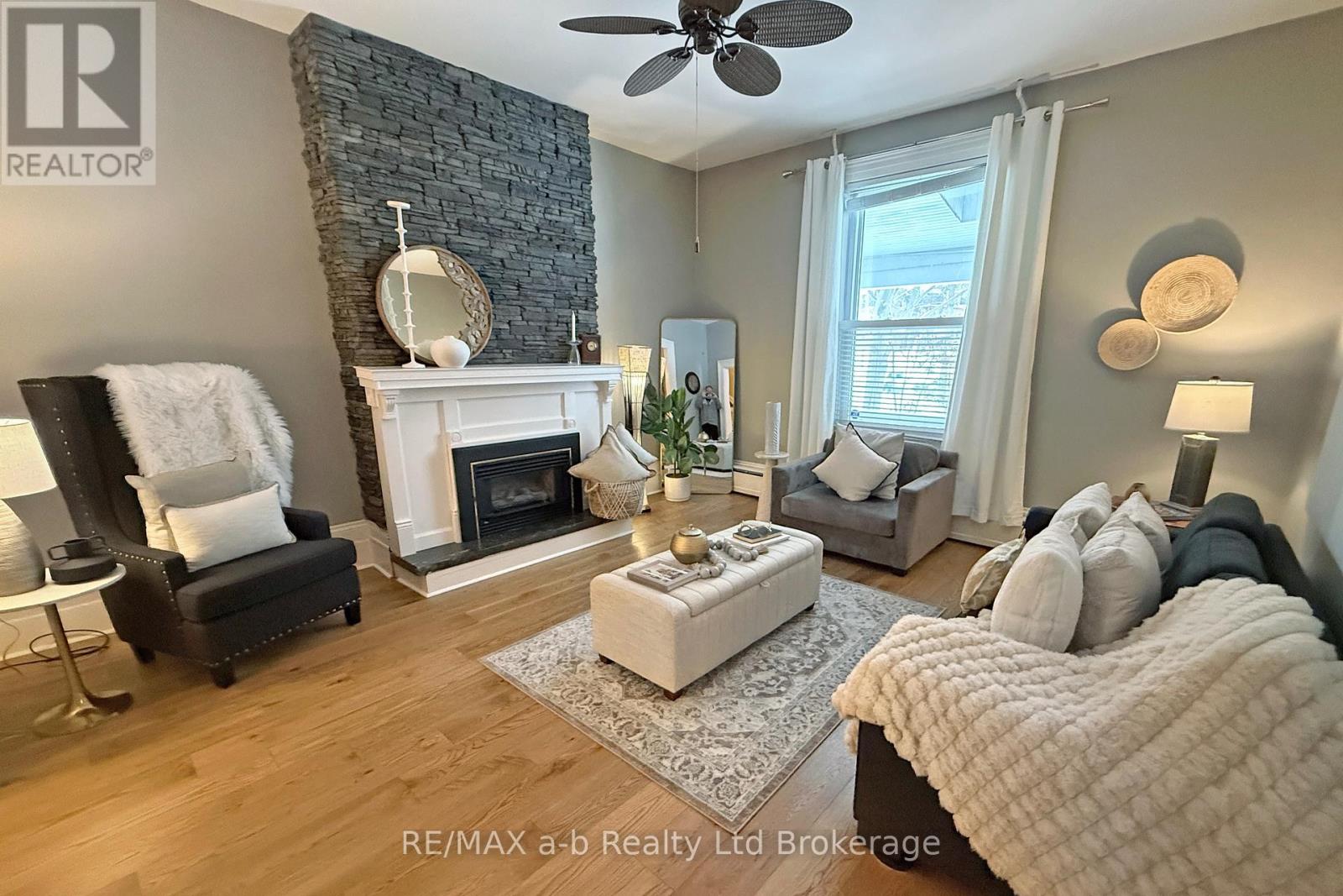 63 Vansittart Avenue, Woodstock (Woodstock - North), Ontario  N4S 6E3 - Photo 12 - X12705604