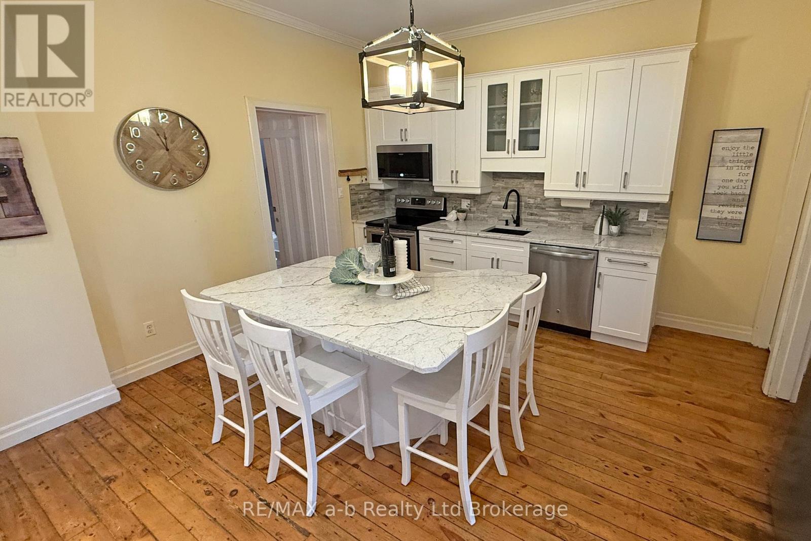 63 Vansittart Avenue, Woodstock (Woodstock - North), Ontario  N4S 6E3 - Photo 18 - X12705604