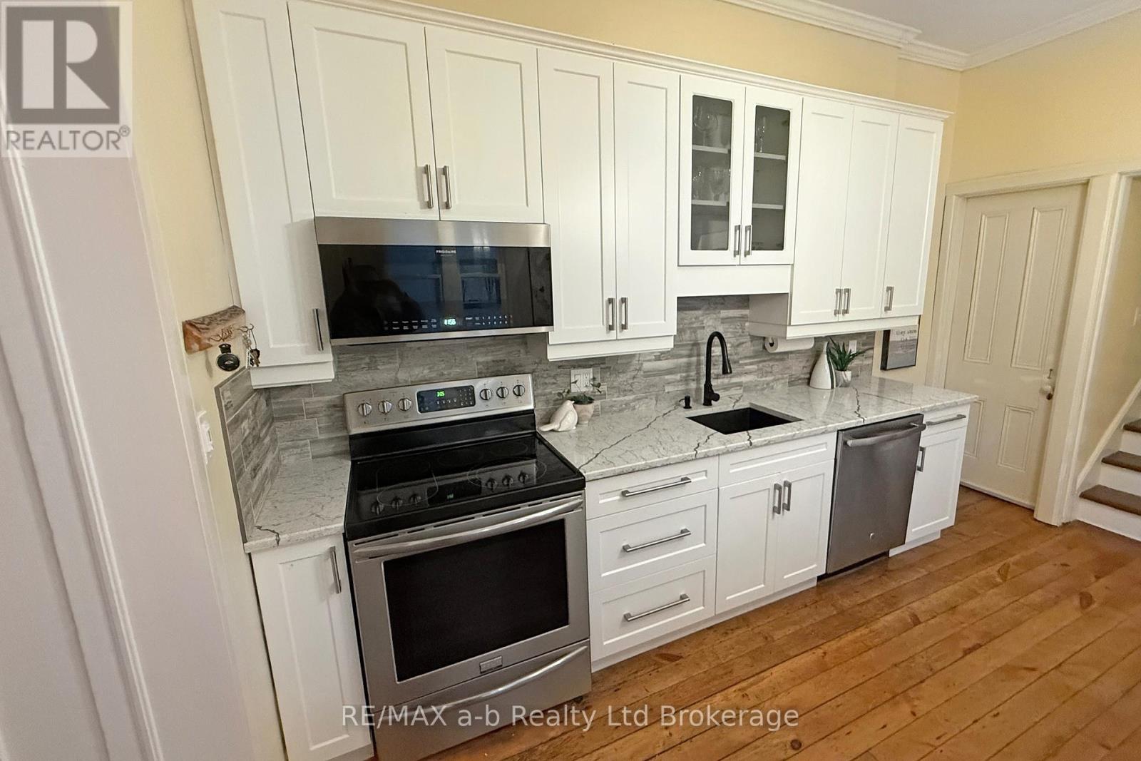 63 Vansittart Avenue, Woodstock (Woodstock - North), Ontario  N4S 6E3 - Photo 20 - X12705604