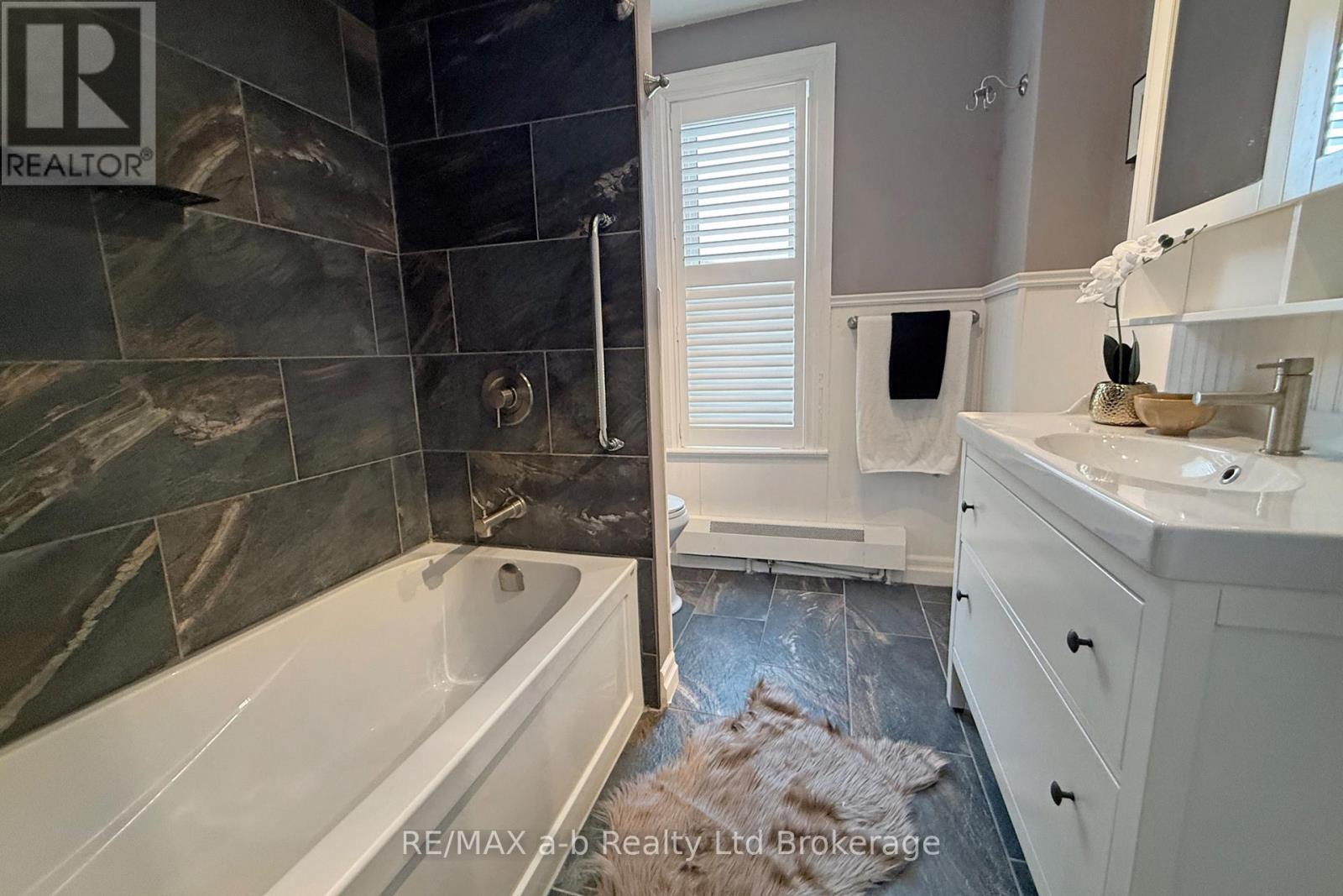 63 Vansittart Avenue, Woodstock (Woodstock - North), Ontario  N4S 6E3 - Photo 35 - X12705604