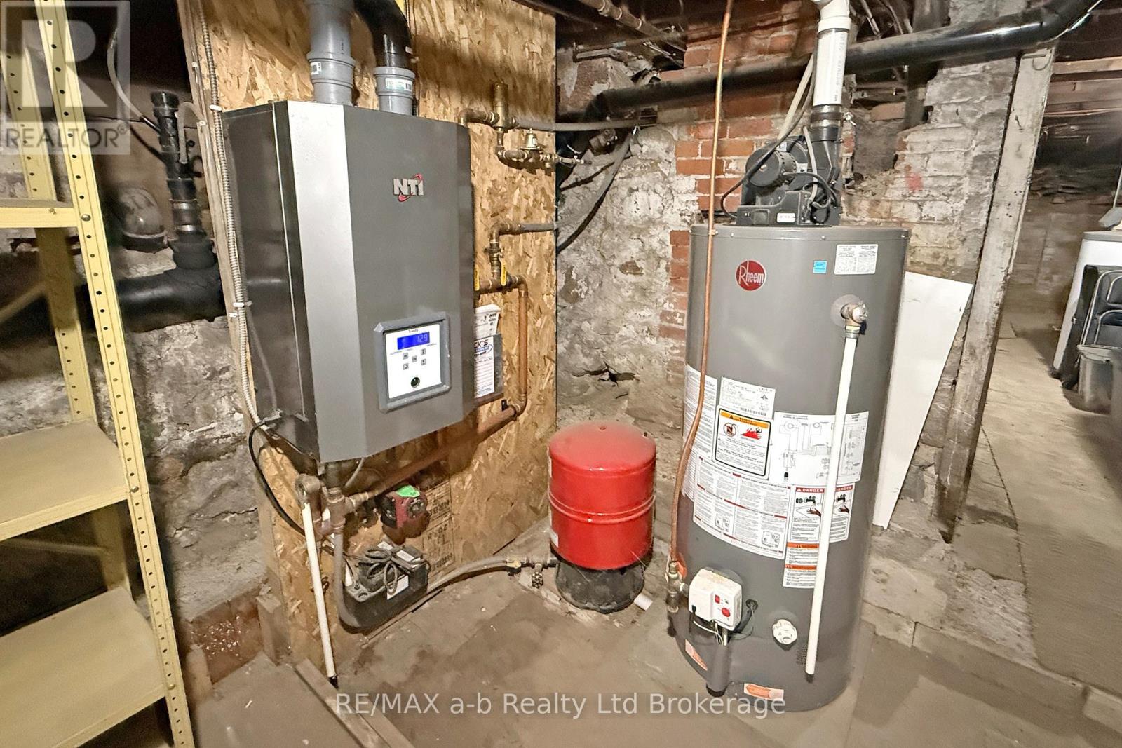 63 Vansittart Avenue, Woodstock (Woodstock - North), Ontario  N4S 6E3 - Photo 38 - X12705604