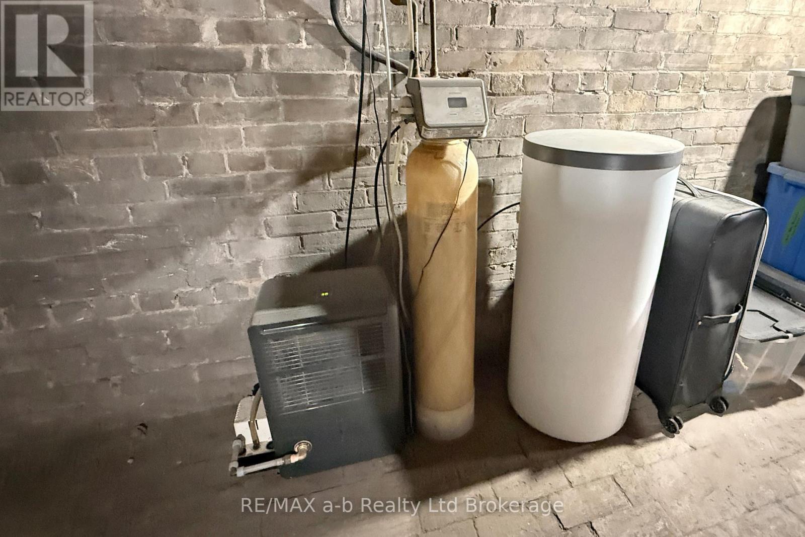 63 Vansittart Avenue, Woodstock (Woodstock - North), Ontario  N4S 6E3 - Photo 39 - X12705604