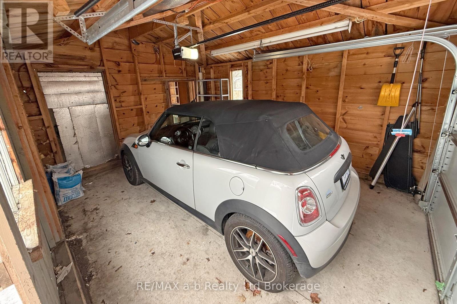 63 Vansittart Avenue, Woodstock (Woodstock - North), Ontario  N4S 6E3 - Photo 45 - X12705604