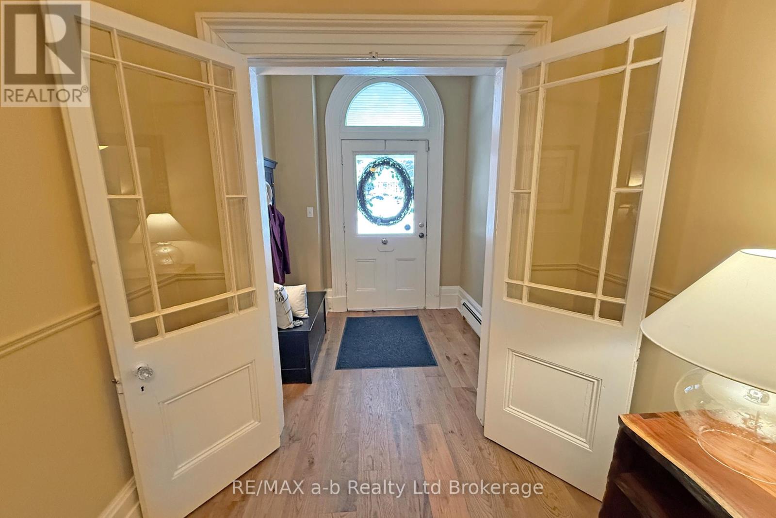 63 Vansittart Avenue, Woodstock (Woodstock - North), Ontario  N4S 6E3 - Photo 8 - X12705604