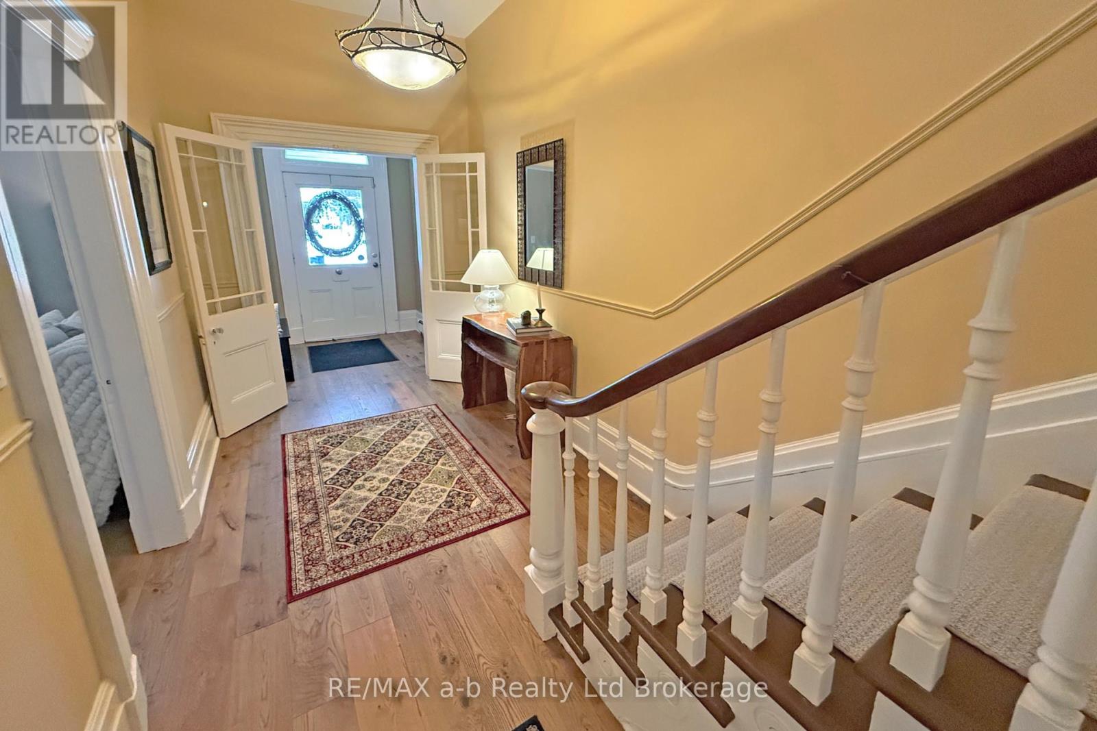 63 Vansittart Avenue, Woodstock (Woodstock - North), Ontario  N4S 6E3 - Photo 9 - X12705604