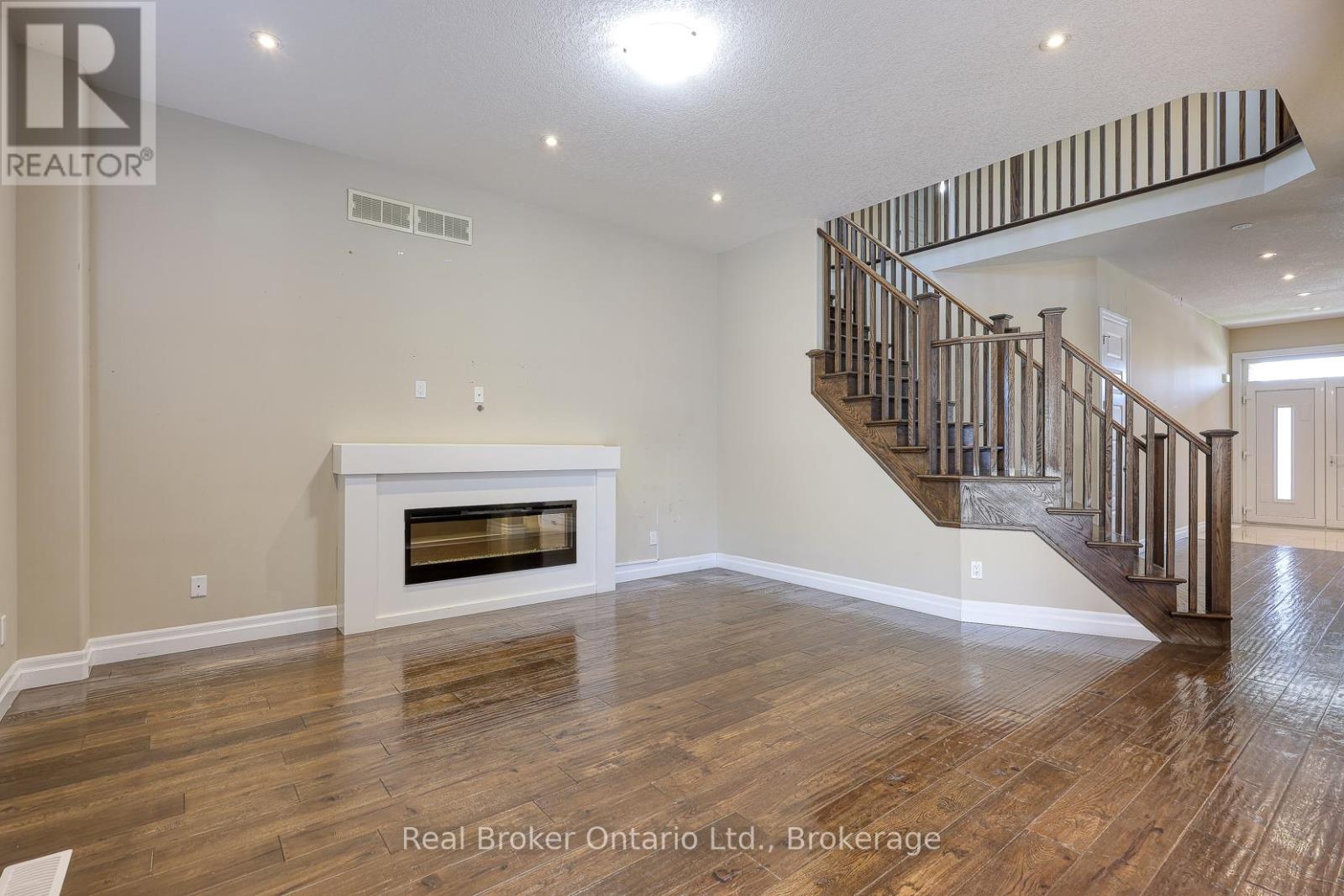 804 Normandy Drive, Woodstock (Woodstock - North), Ontario  N4T 0E6 - Photo 11 - X12706466