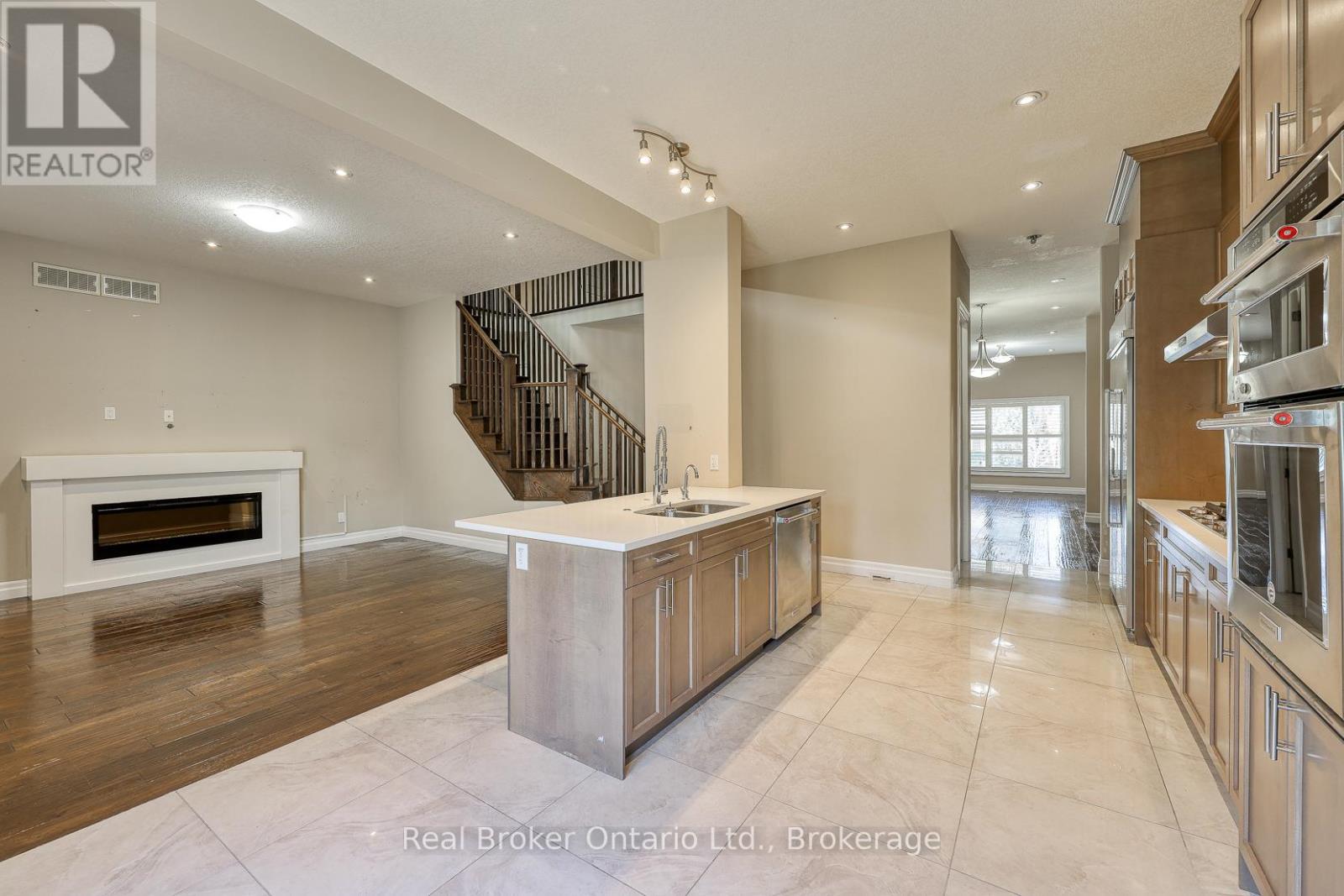 804 Normandy Drive, Woodstock (Woodstock - North), Ontario  N4T 0E6 - Photo 16 - X12706466