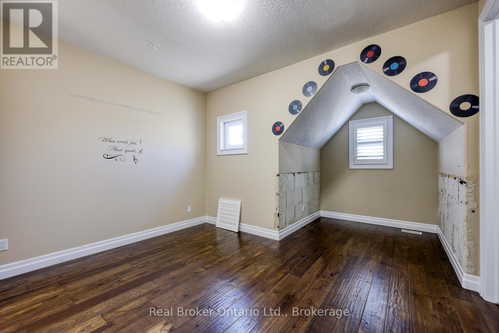 804 Normandy Drive, Woodstock (Woodstock - North), Ontario  N4T 0E6 - Photo 33 - X12706466