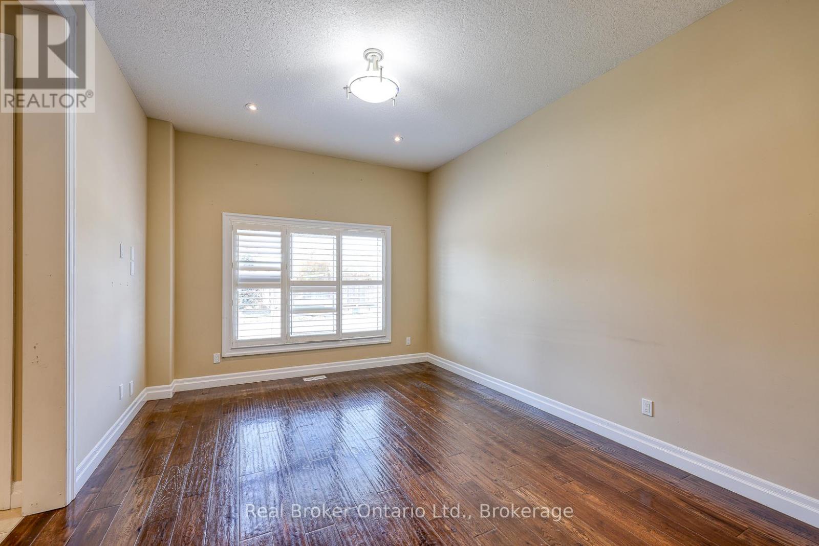 804 Normandy Drive, Woodstock (Woodstock - North), Ontario  N4T 0E6 - Photo 5 - X12706466