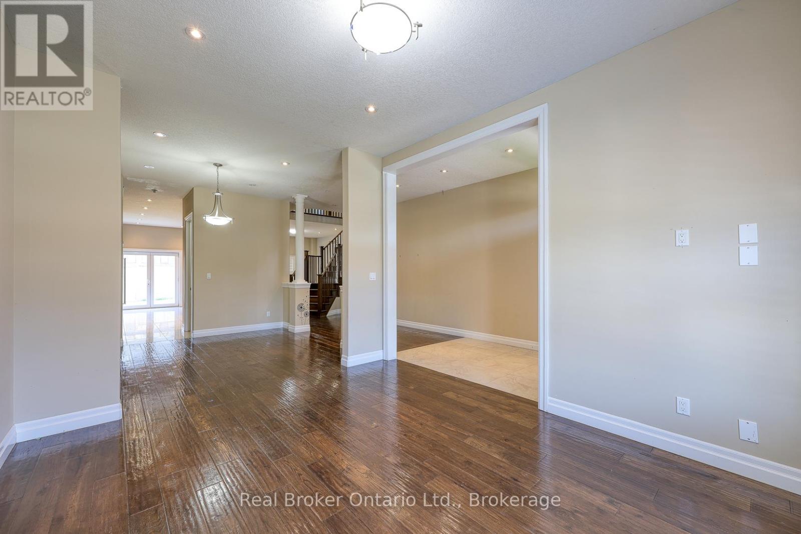 804 Normandy Drive, Woodstock (Woodstock - North), Ontario  N4T 0E6 - Photo 6 - X12706466