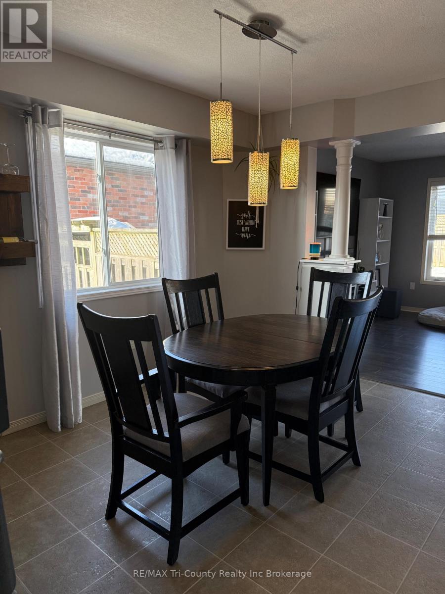 63 Woodhatch Crescent, Ingersoll (Ingersoll - North), Ontario  N5C 0A3 - Photo 5 - X12707790