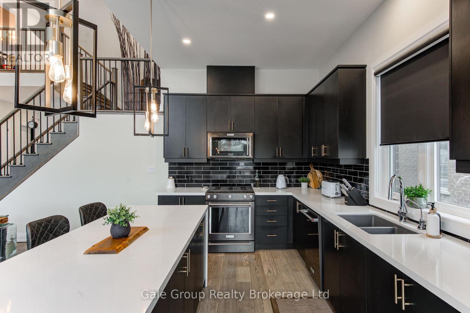 409 Somme Street, Woodstock (Woodstock - North), Ontario  N4T 0K3 - Photo 9 - X12708320