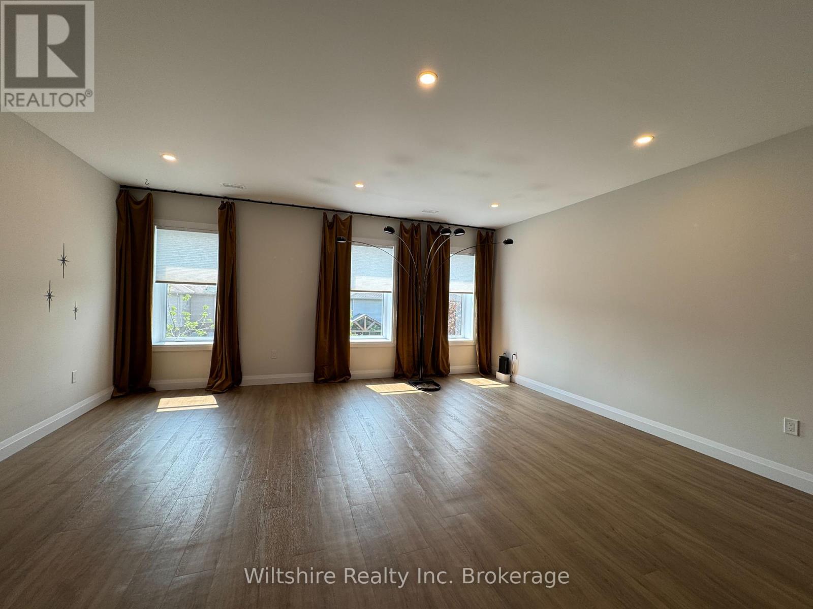 1105 - 361 Quarter Town Line, Tillsonburg, Ontario  N4G 0K2 - Photo 2 - X12709848