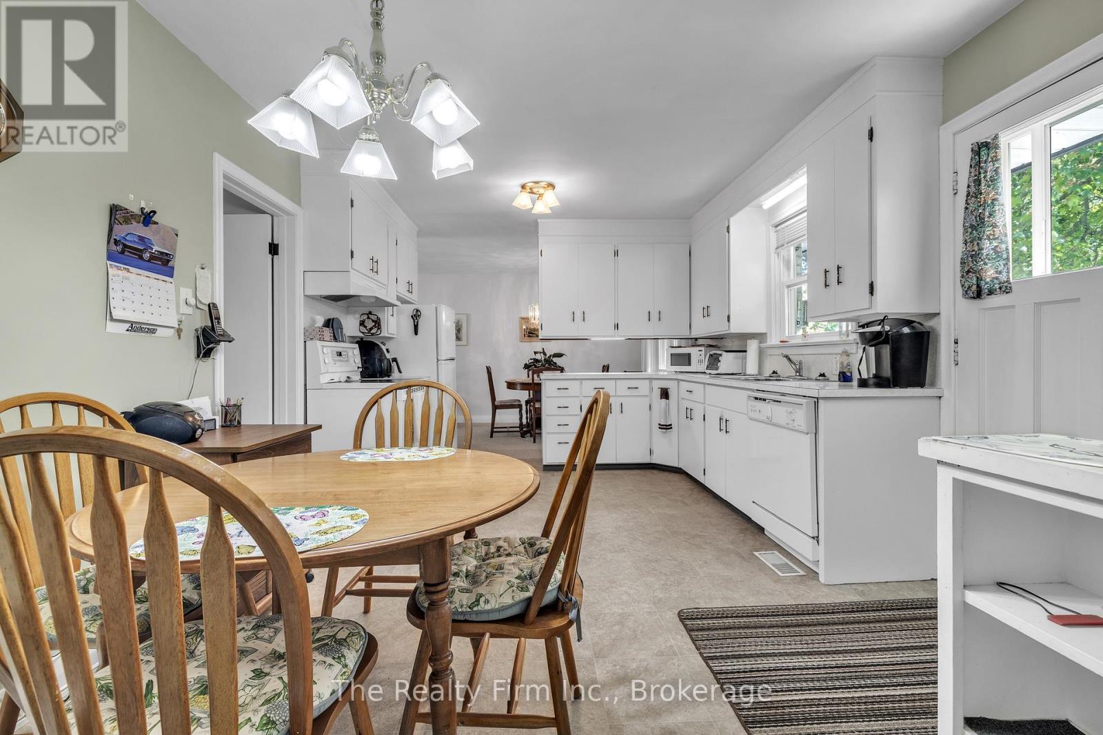 1 Earlscourt Crescent, Woodstock (Woodstock - North), Ontario  N4S 5H2 - Photo 11 - X12712258