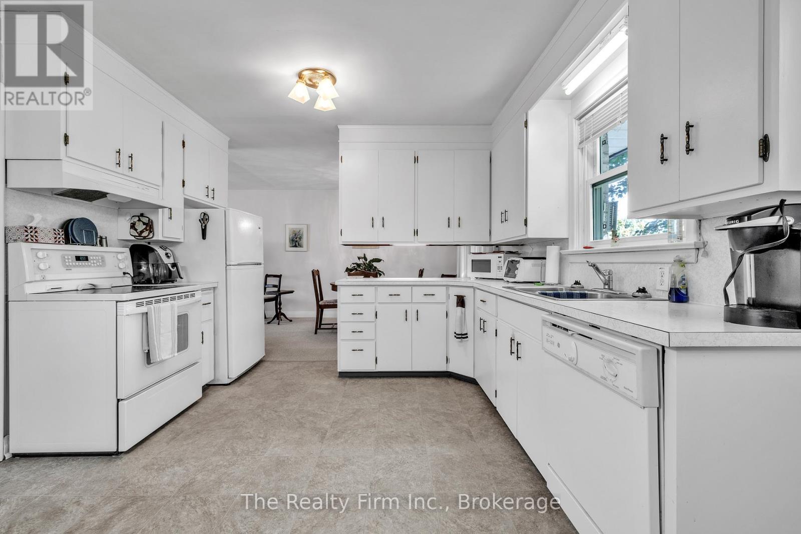 1 Earlscourt Crescent, Woodstock (Woodstock - North), Ontario  N4S 5H2 - Photo 12 - X12712258