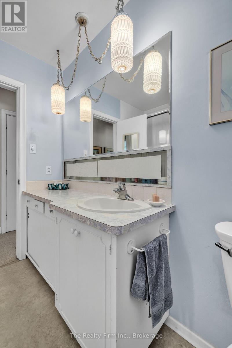 1 Earlscourt Crescent, Woodstock (Woodstock - North), Ontario  N4S 5H2 - Photo 15 - X12712258